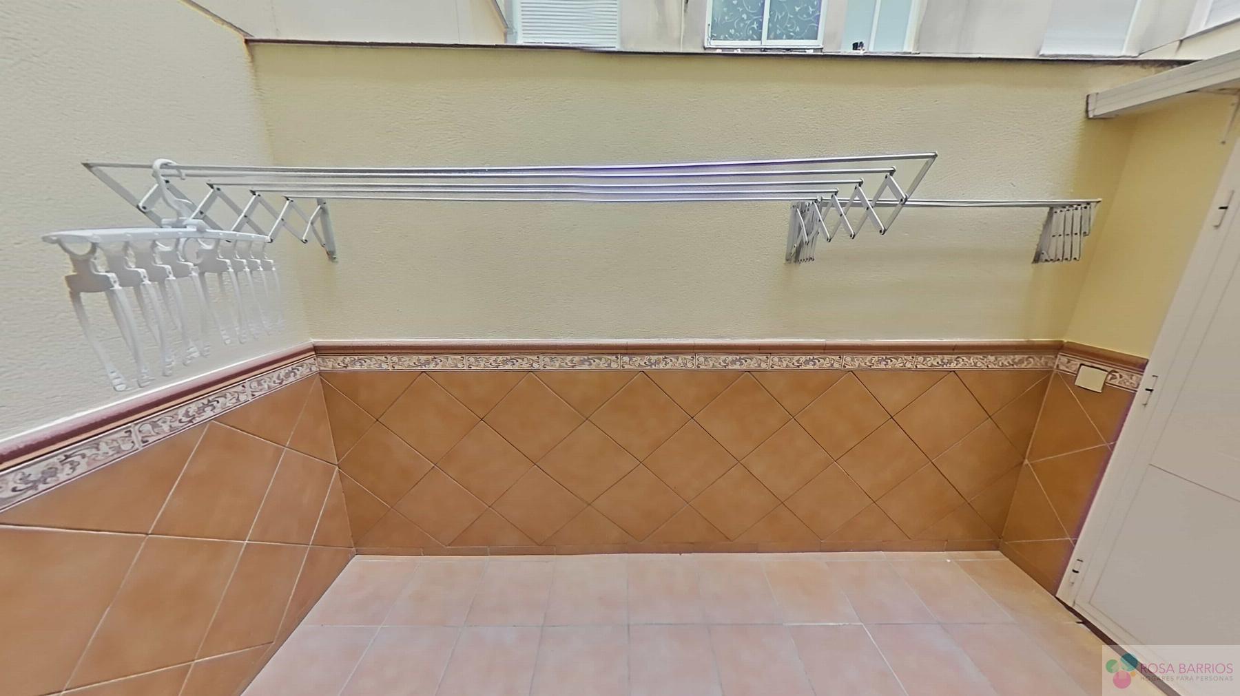 For sale of flat in Nueva Andalucía