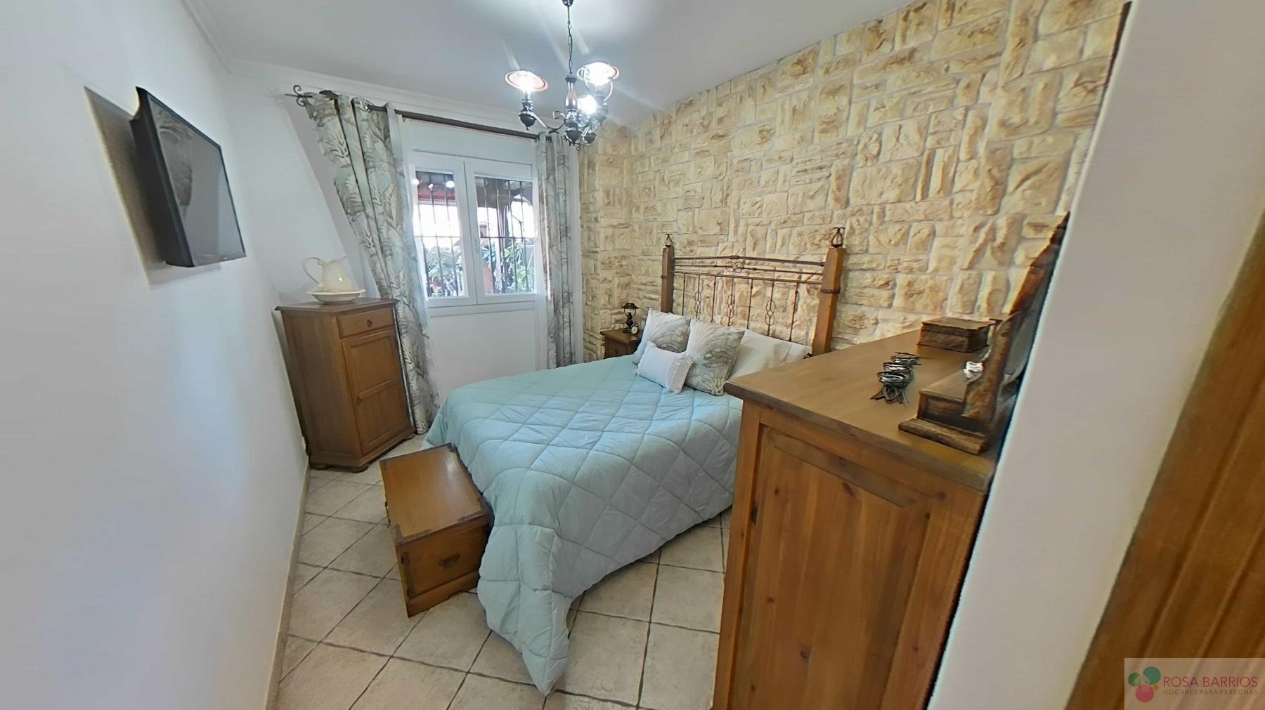 For sale of flat in Nueva Andalucía