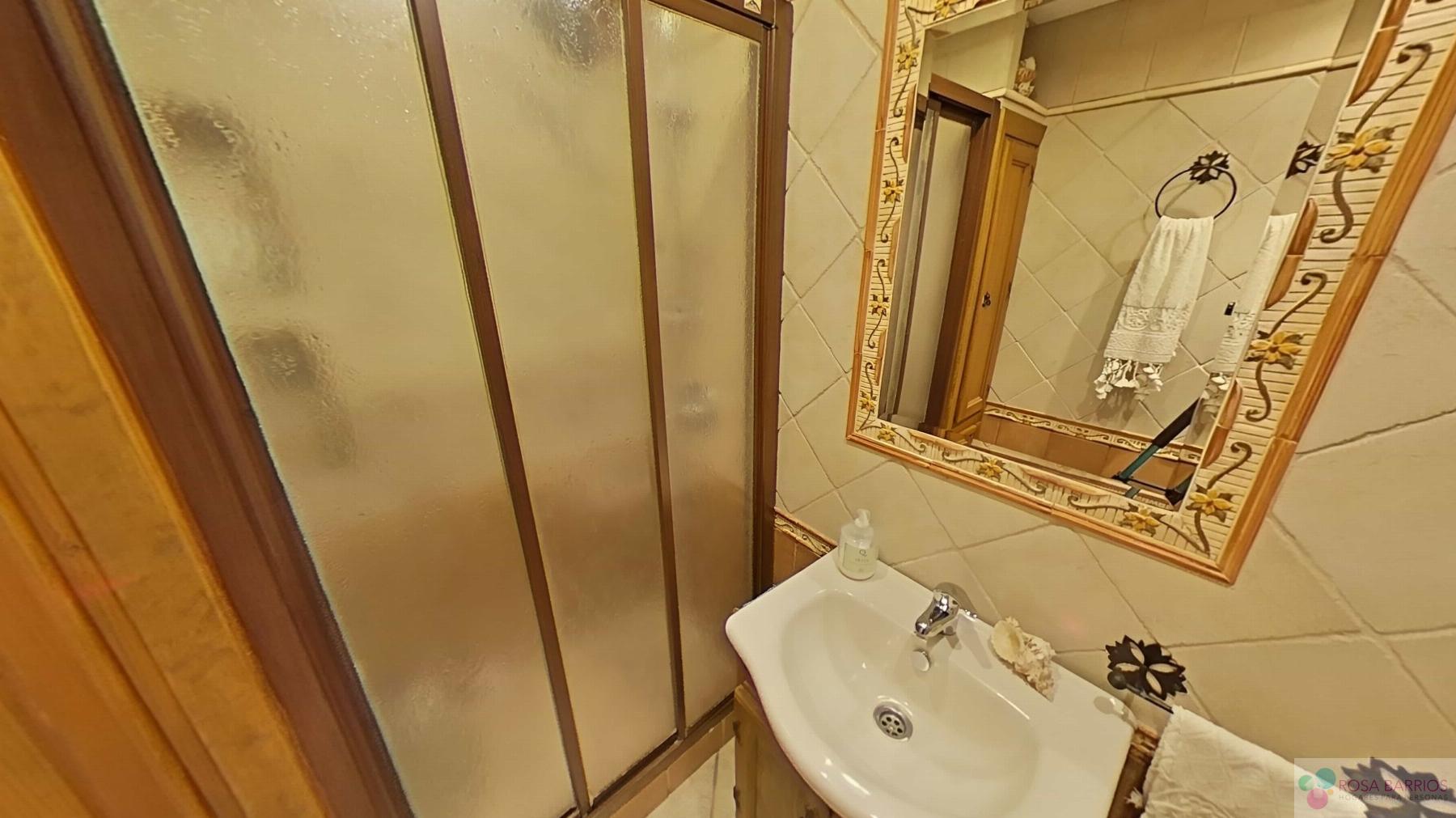 For sale of flat in Nueva Andalucía