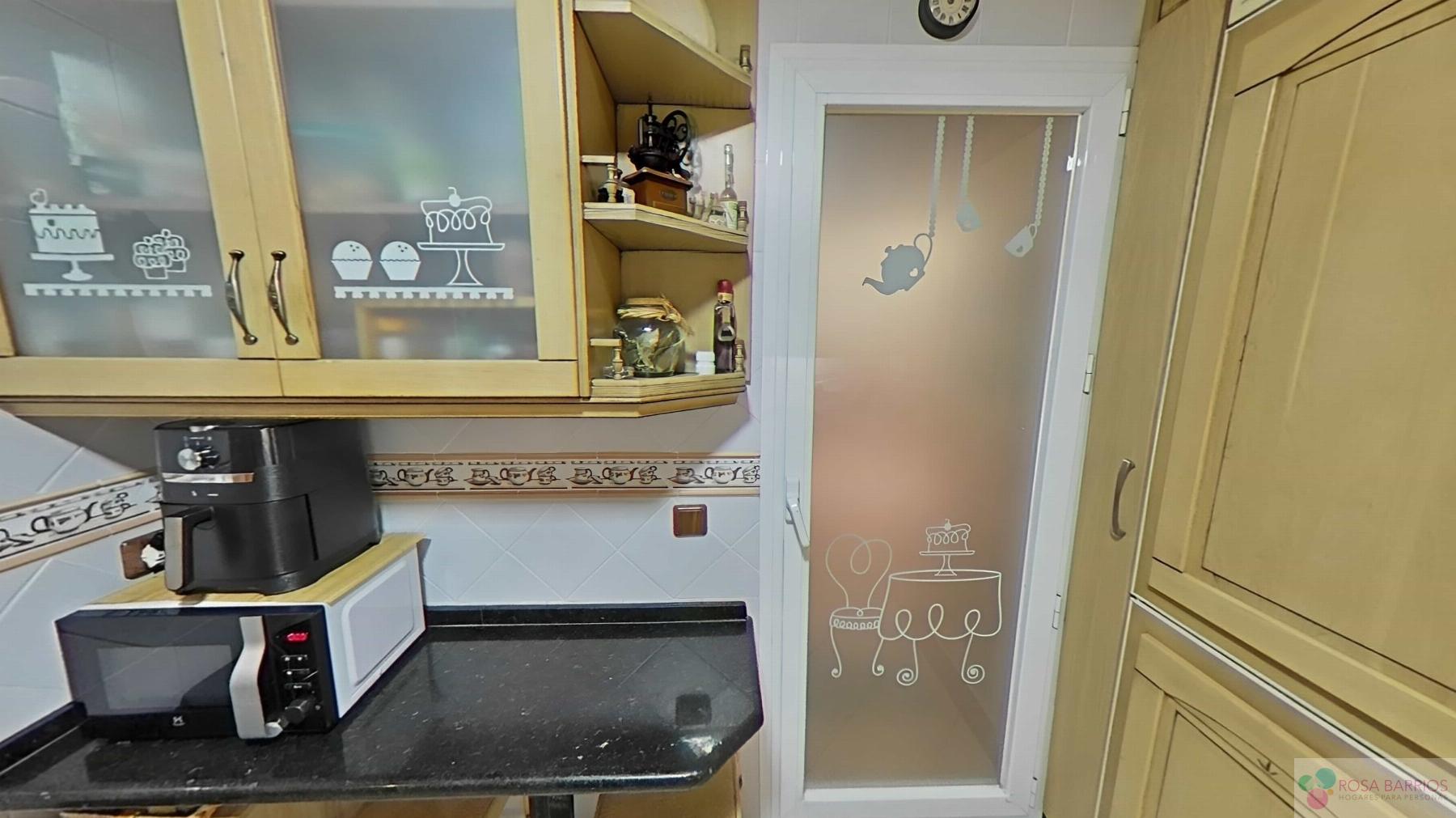 For sale of flat in Nueva Andalucía