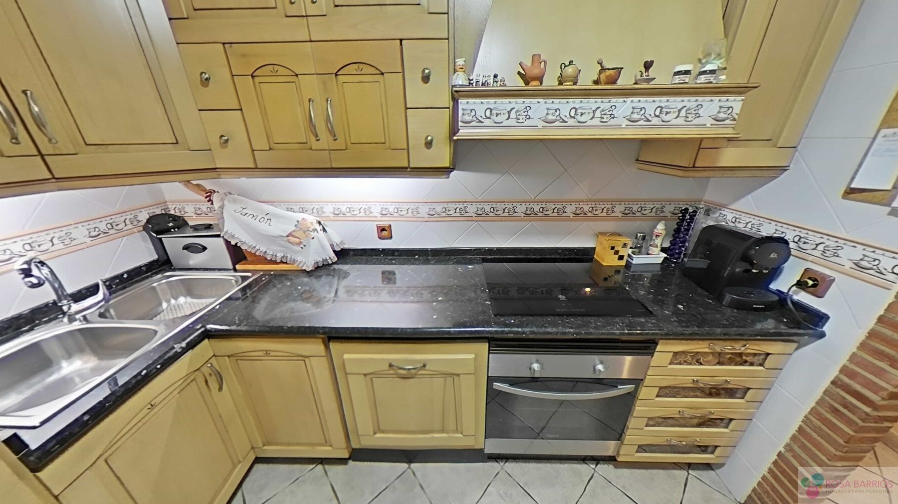 For sale of flat in Nueva Andalucía