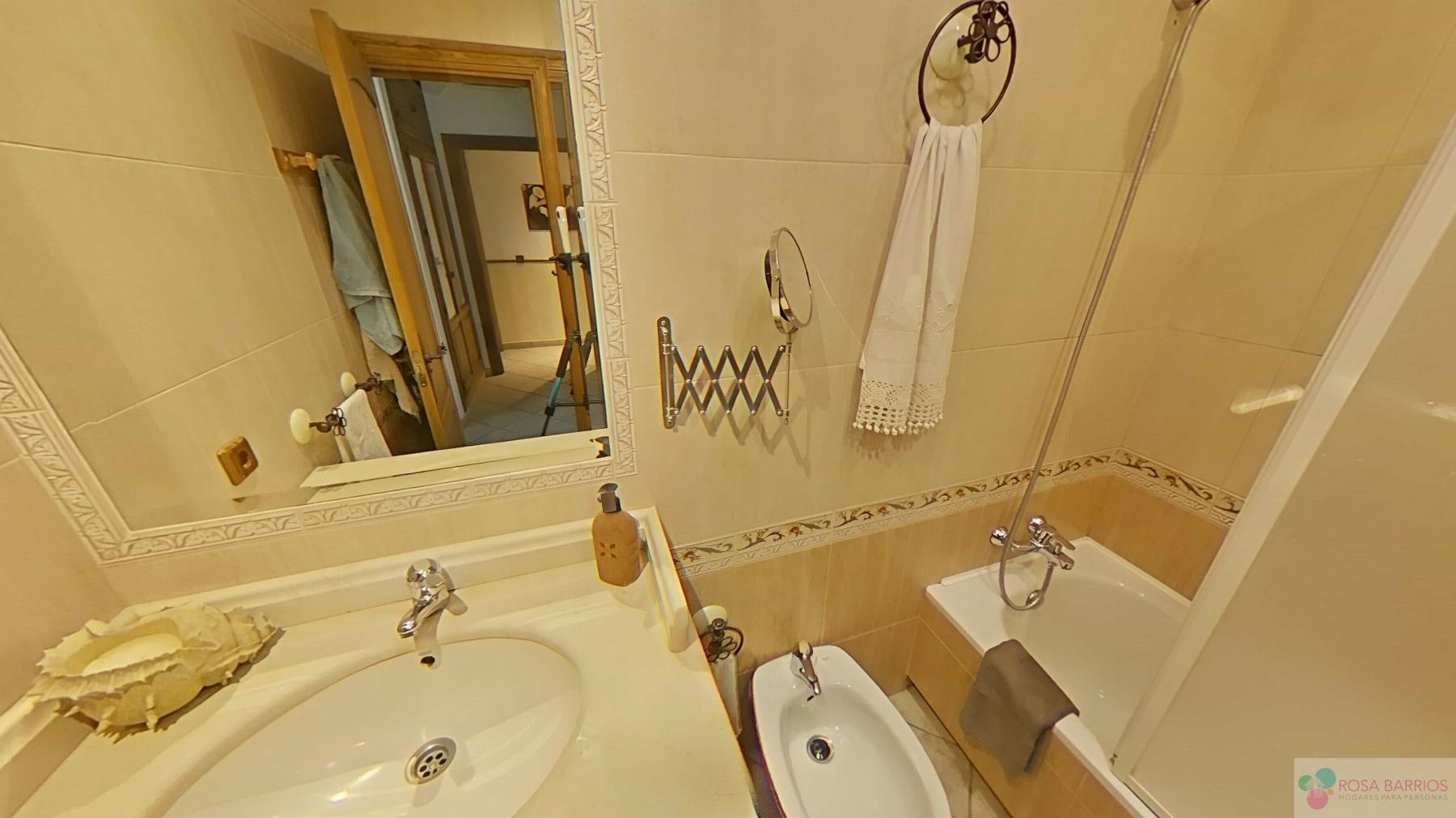 For sale of flat in Nueva Andalucía