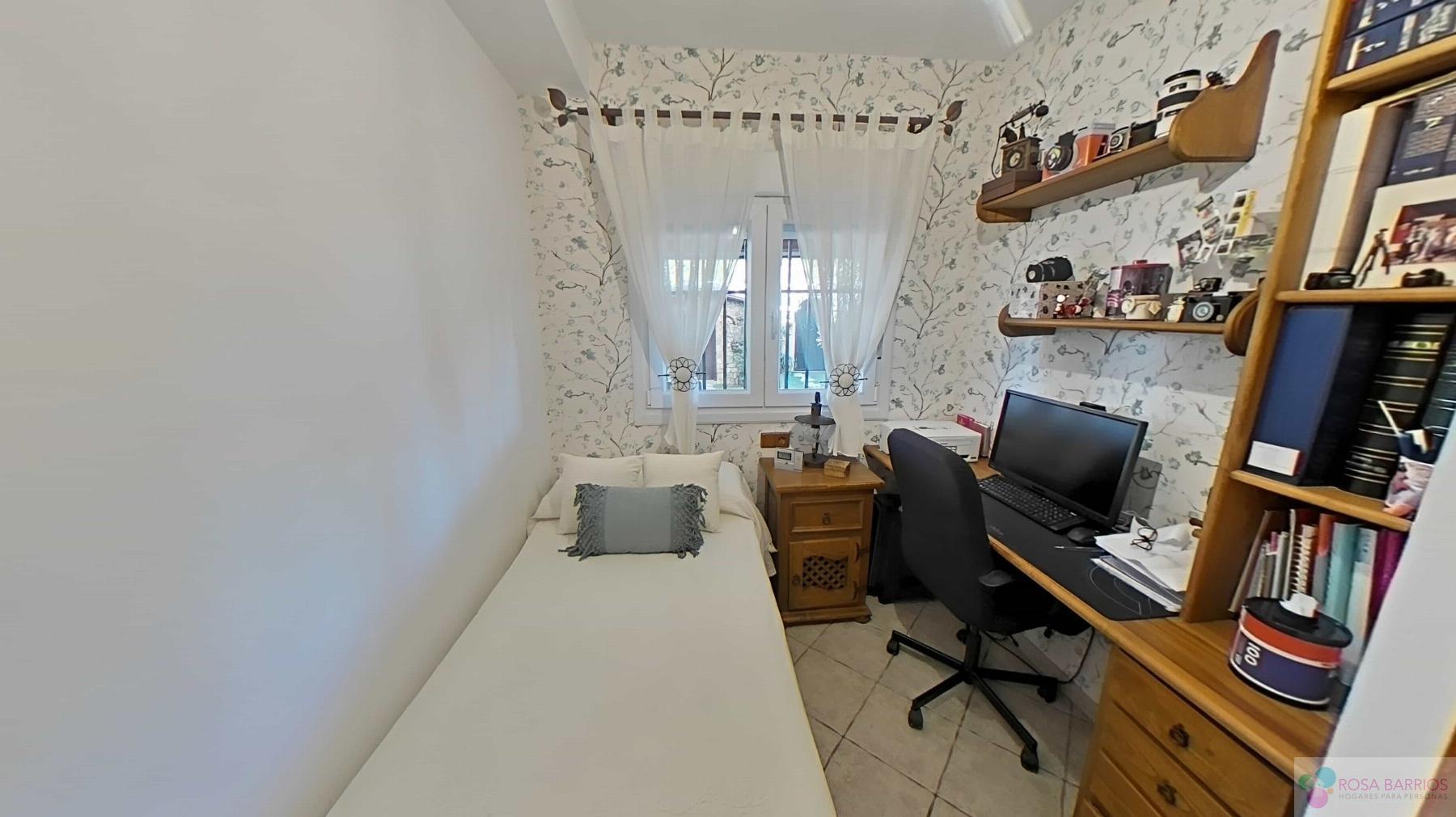 For sale of flat in Nueva Andalucía