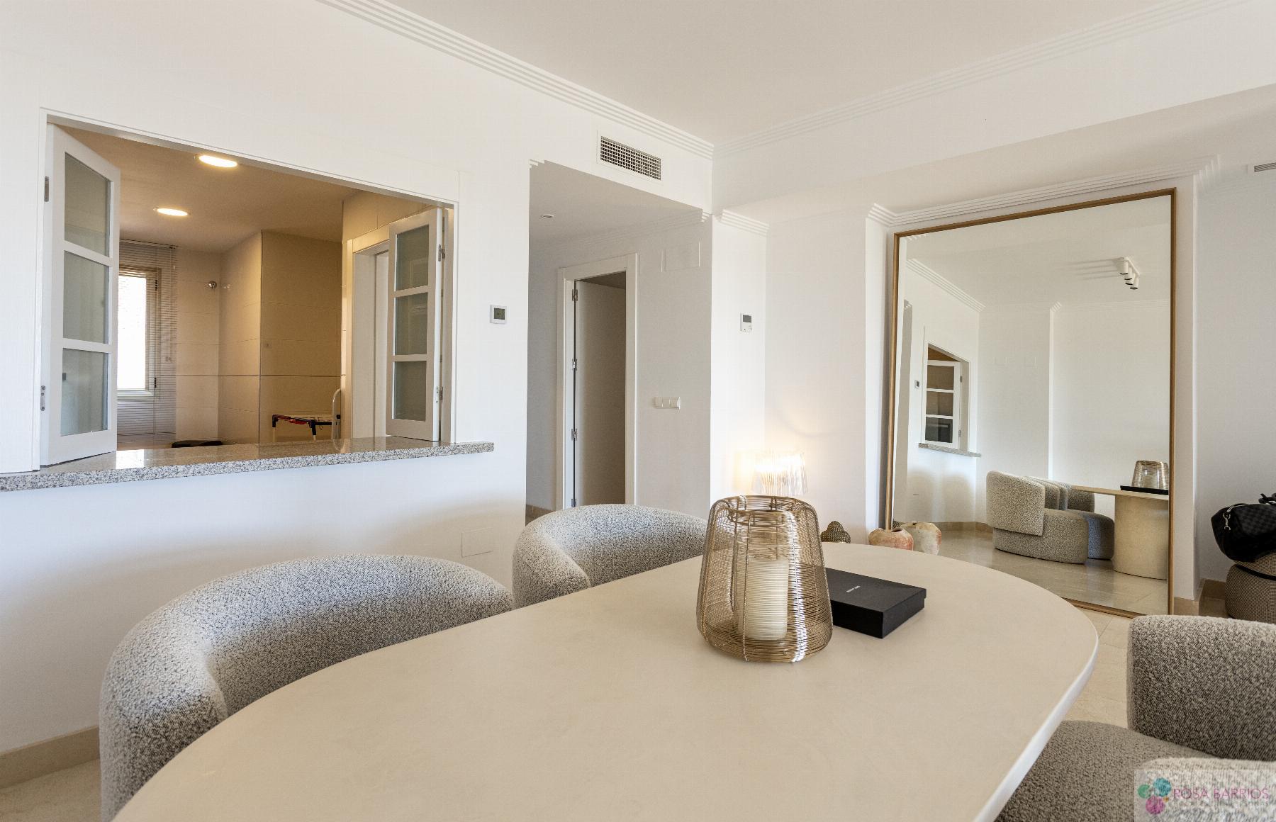 For sale of penthouse in Benahavís
