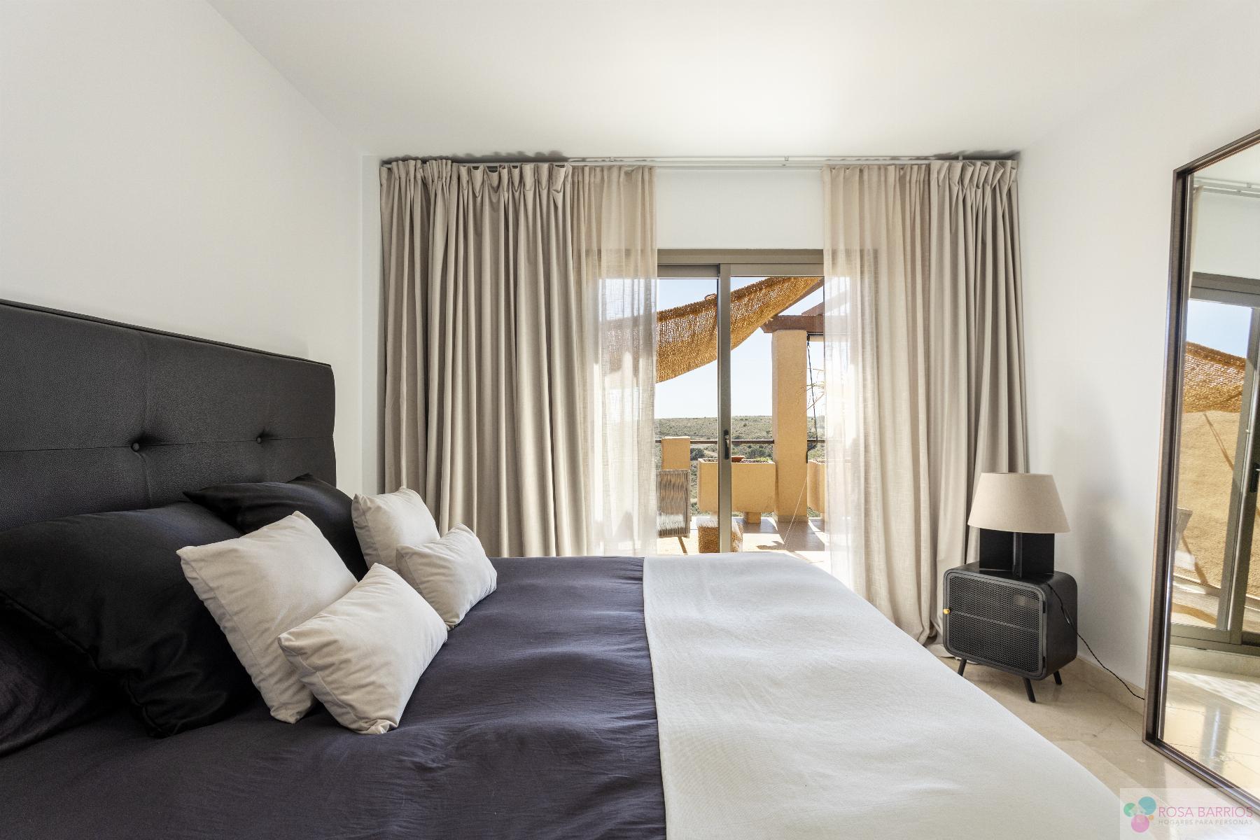For sale of penthouse in Benahavís