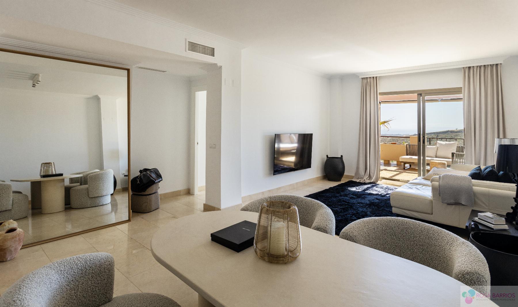 For sale of penthouse in Benahavís
