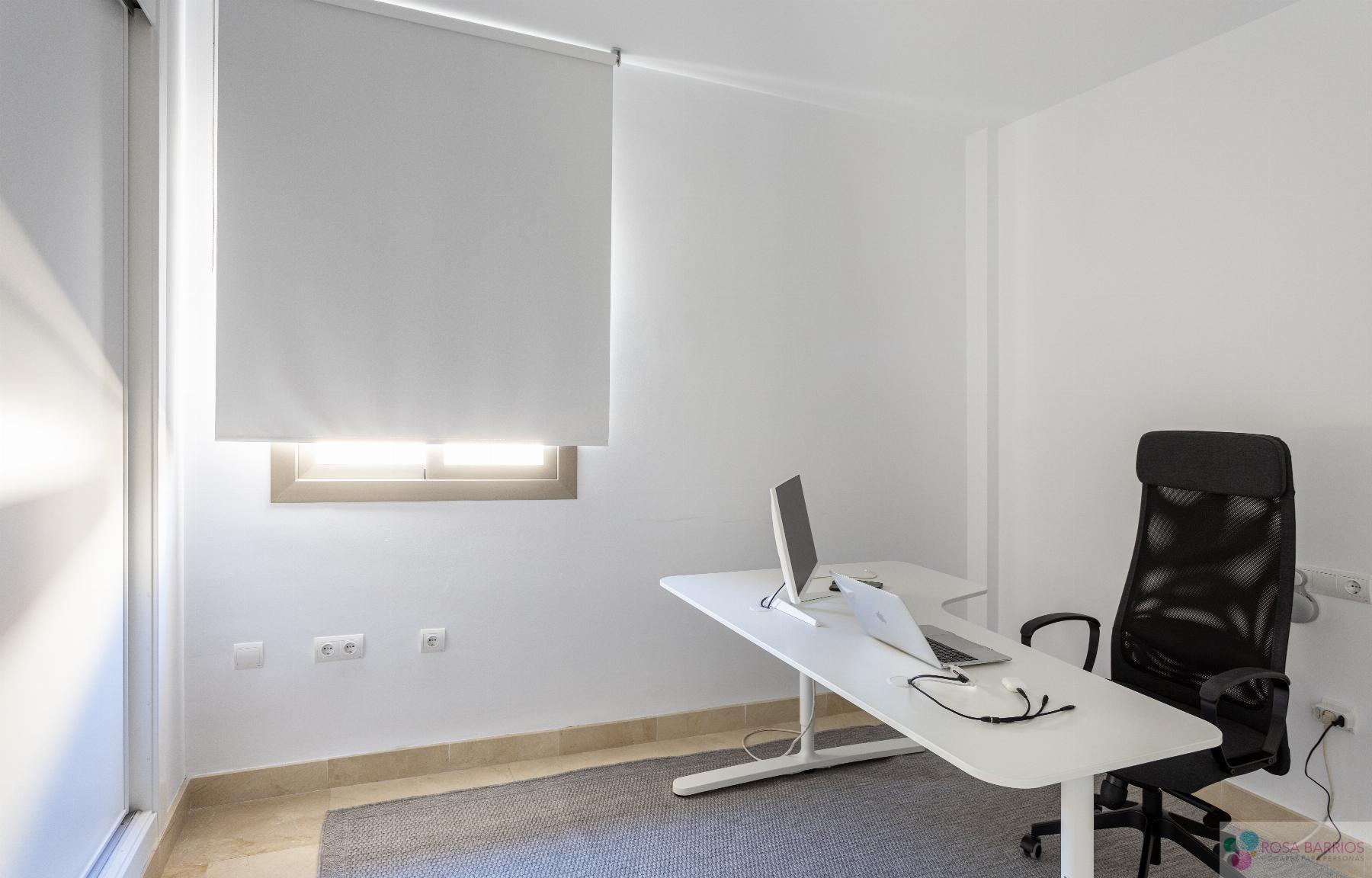 For sale of penthouse in Benahavís