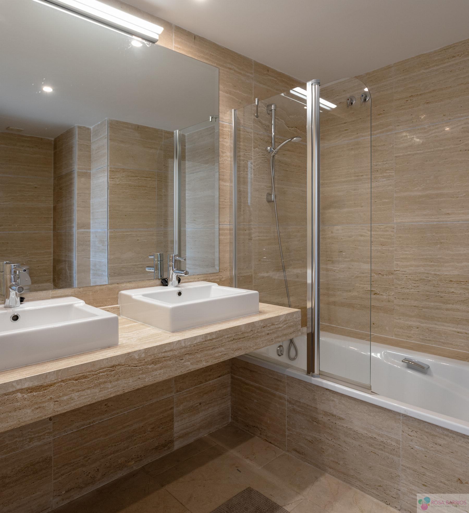 For sale of penthouse in Benahavís