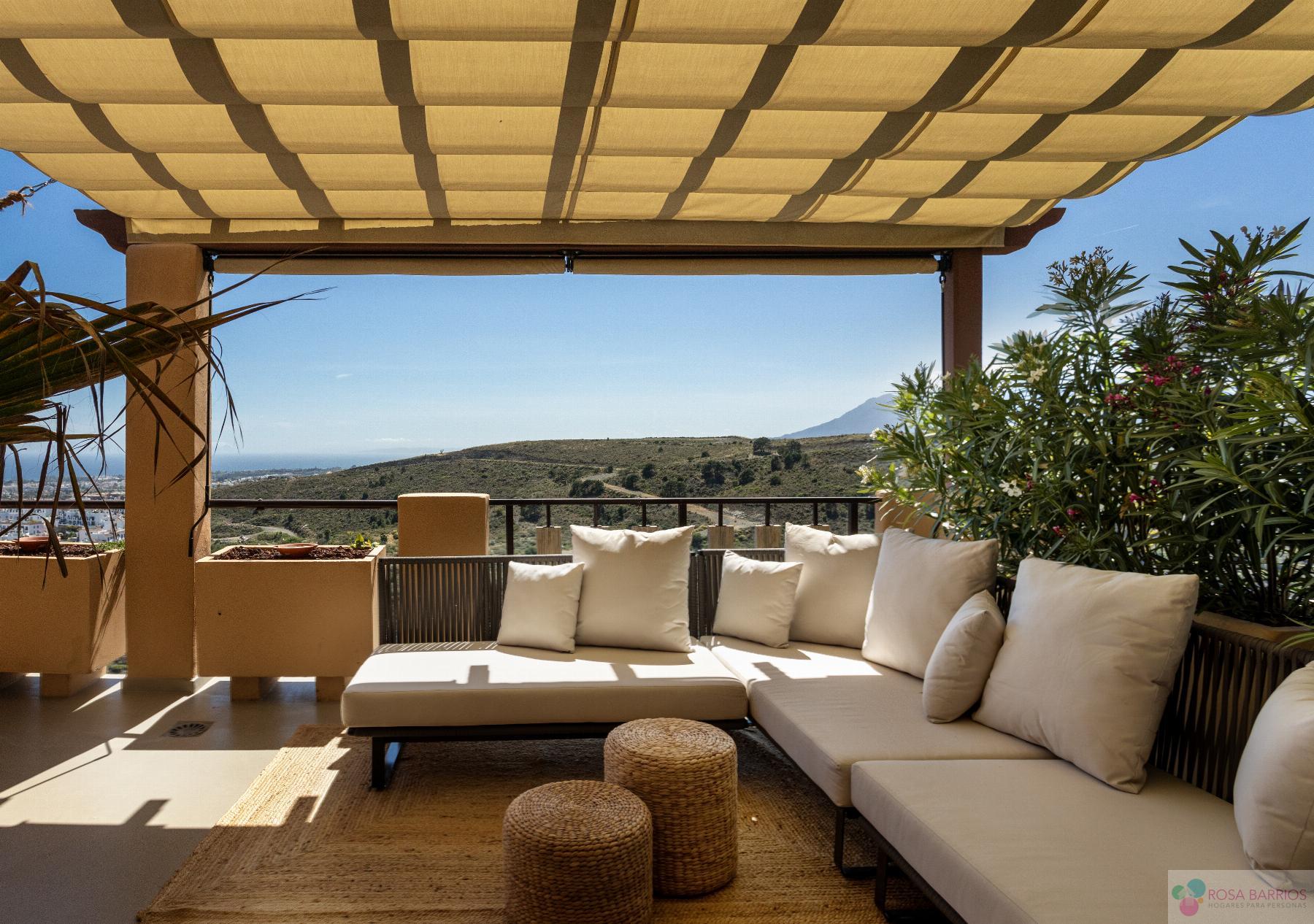 For sale of penthouse in Benahavís