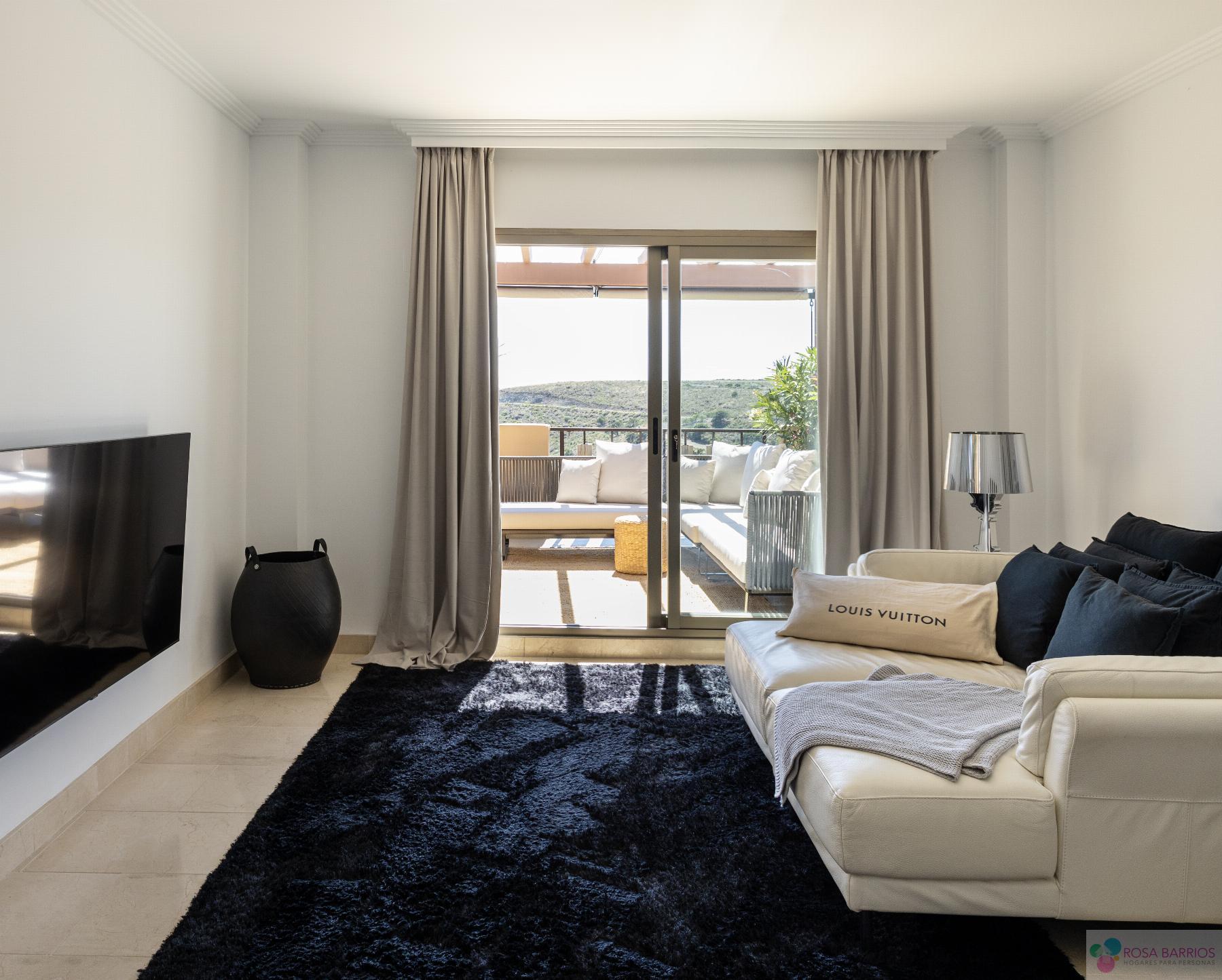 For sale of penthouse in Benahavís