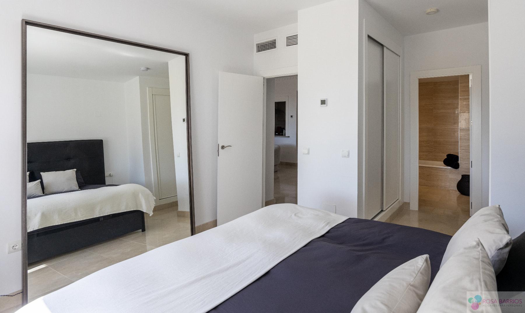 For sale of penthouse in Benahavís