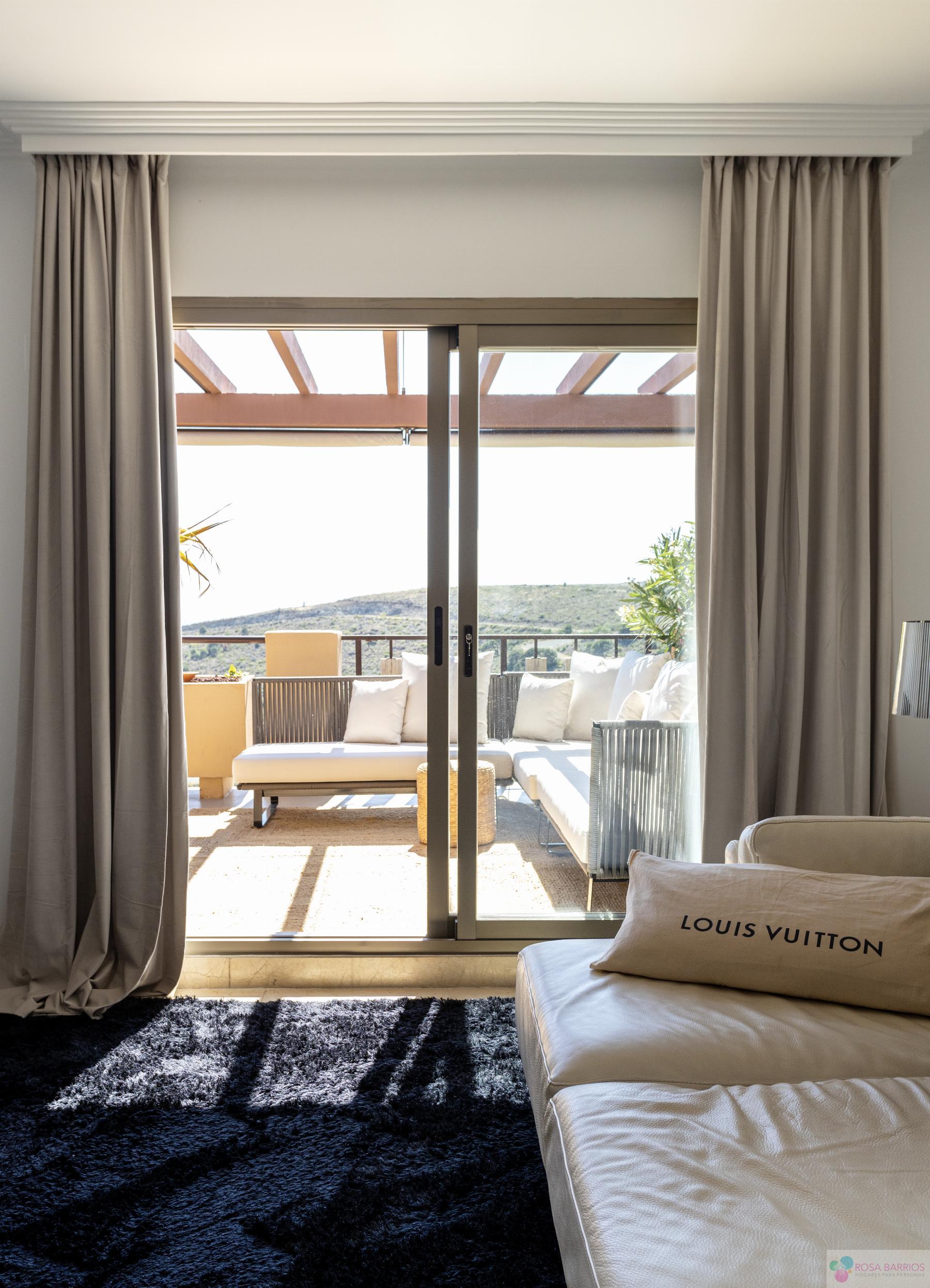 For sale of penthouse in Benahavís