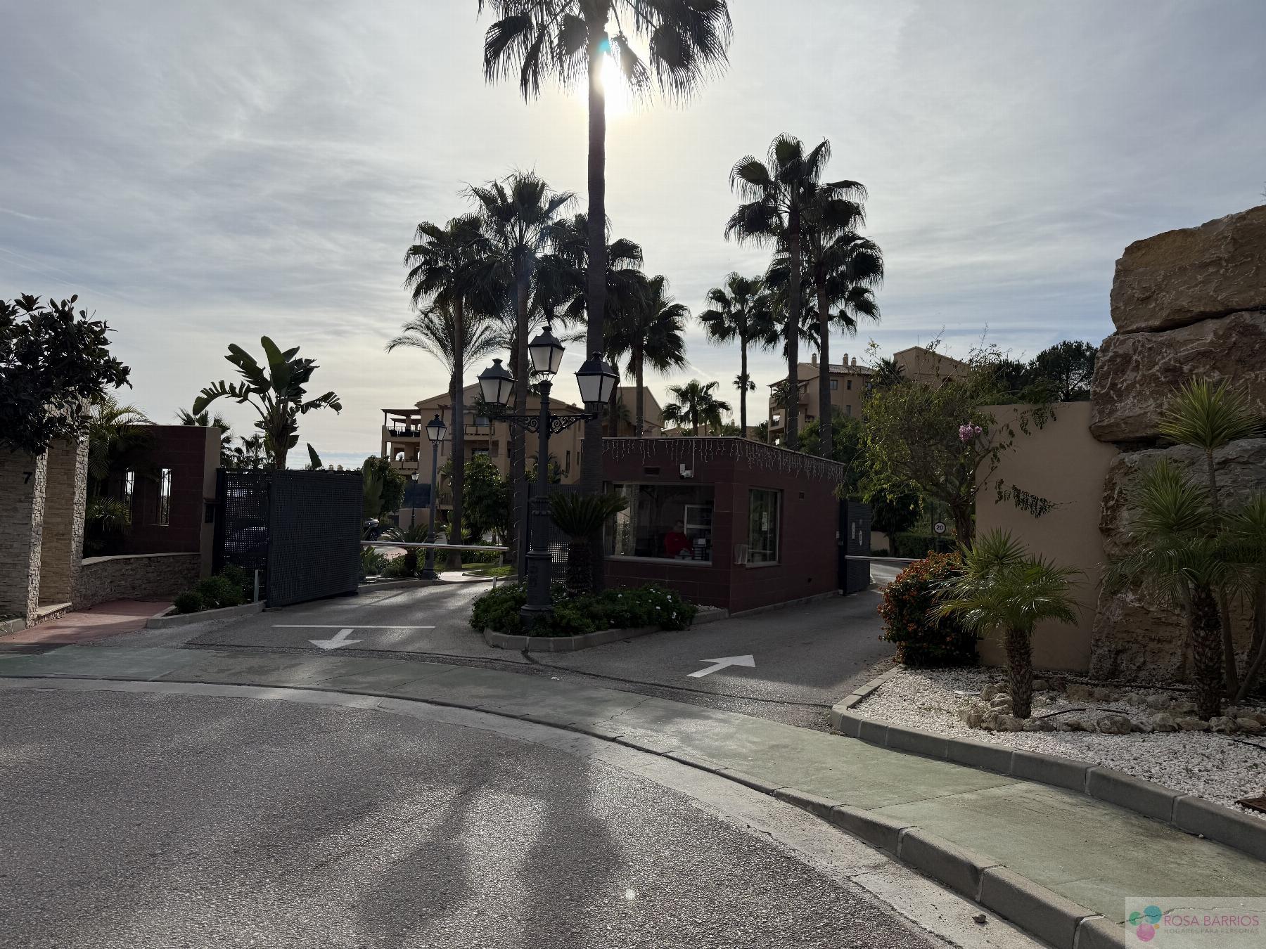 For sale of penthouse in Benahavís