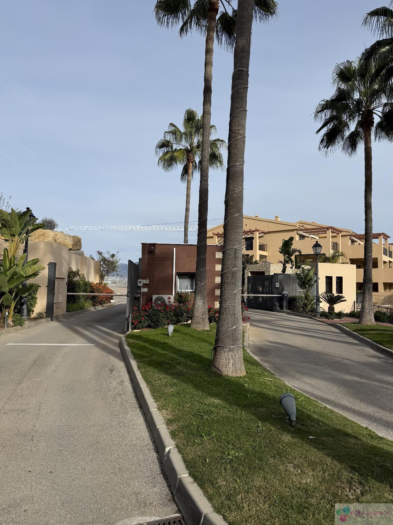 For sale of penthouse in Benahavís