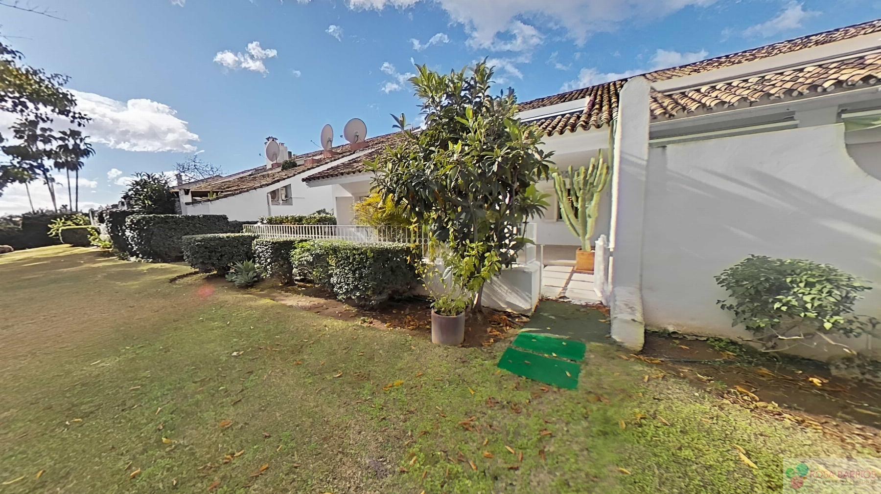For sale of house in Nueva Andalucía