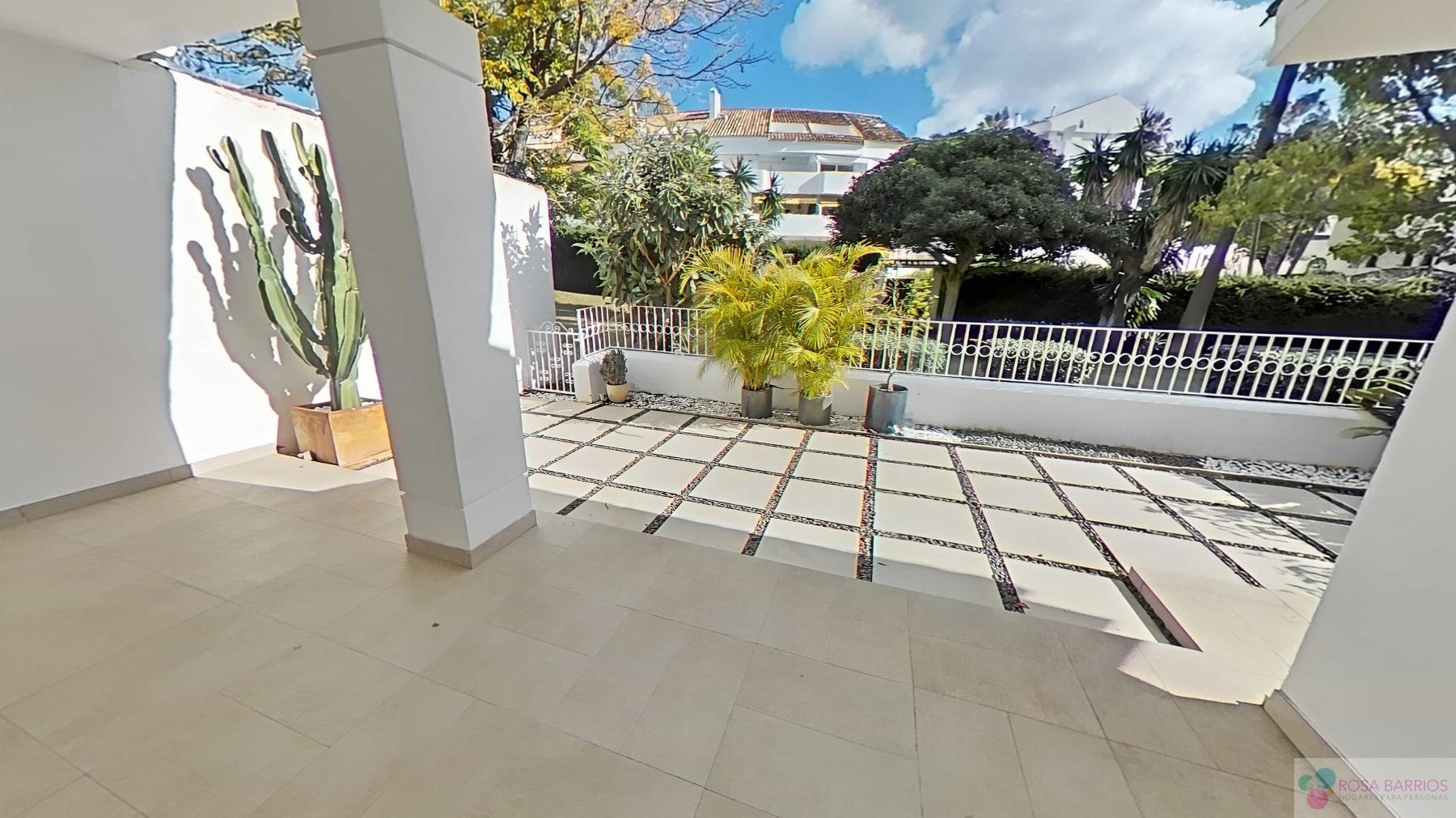For sale of house in Nueva Andalucía