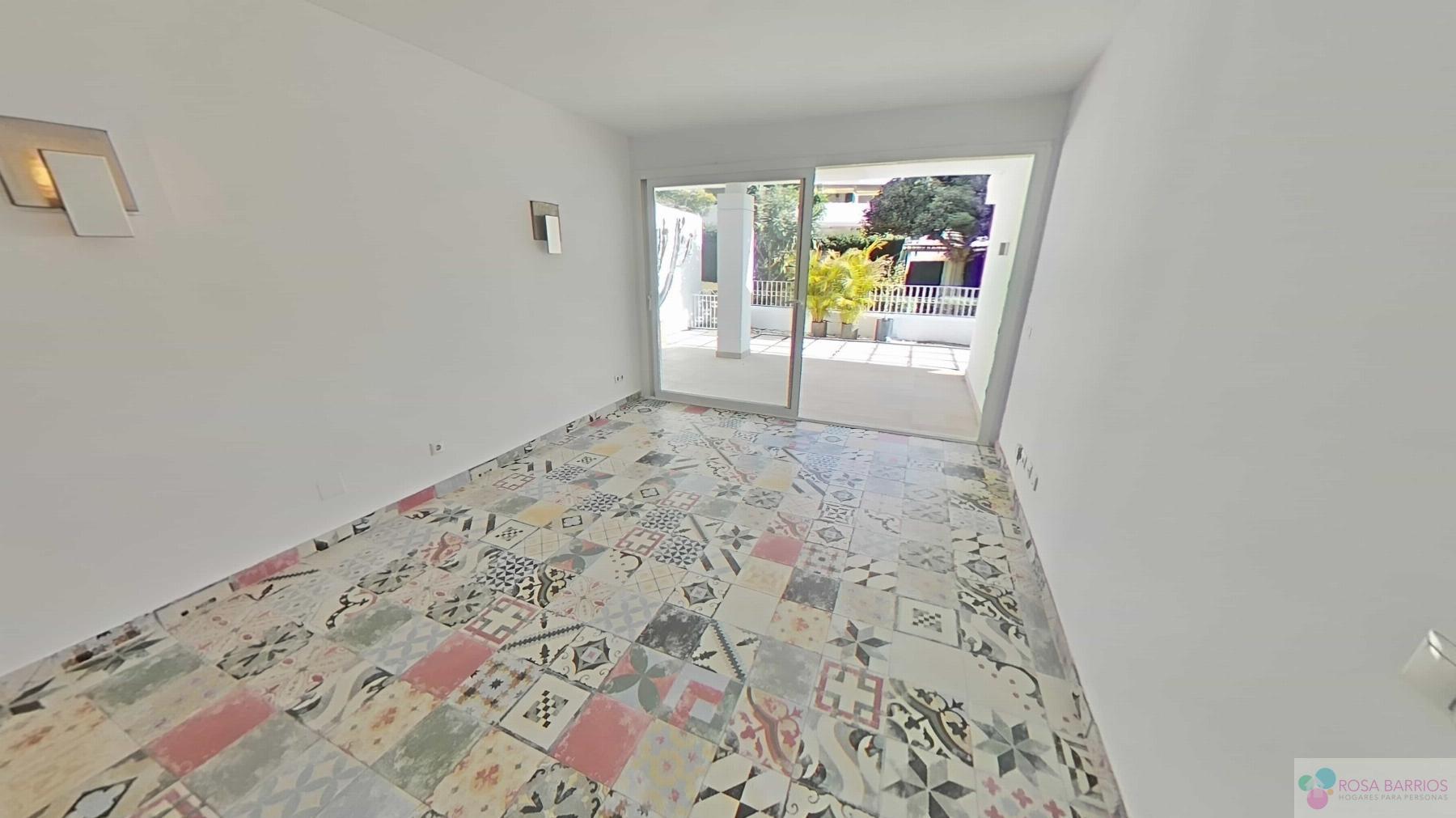 For sale of house in Nueva Andalucía