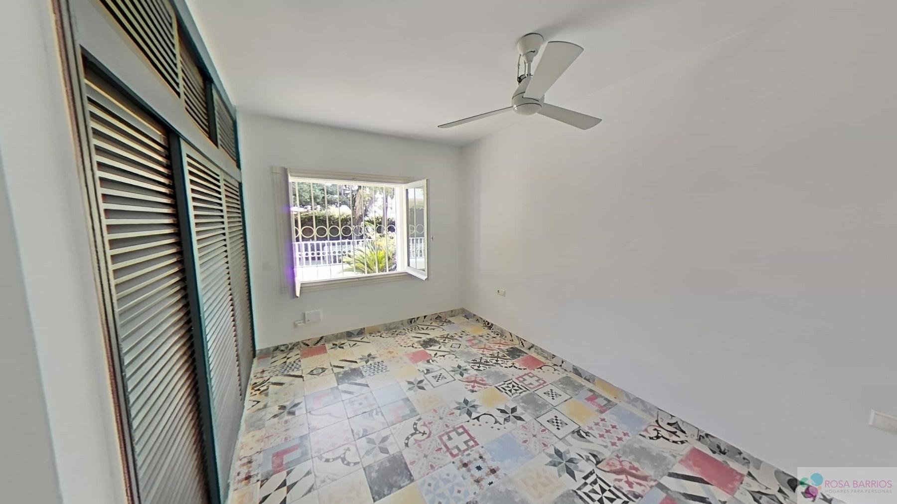 For sale of house in Nueva Andalucía