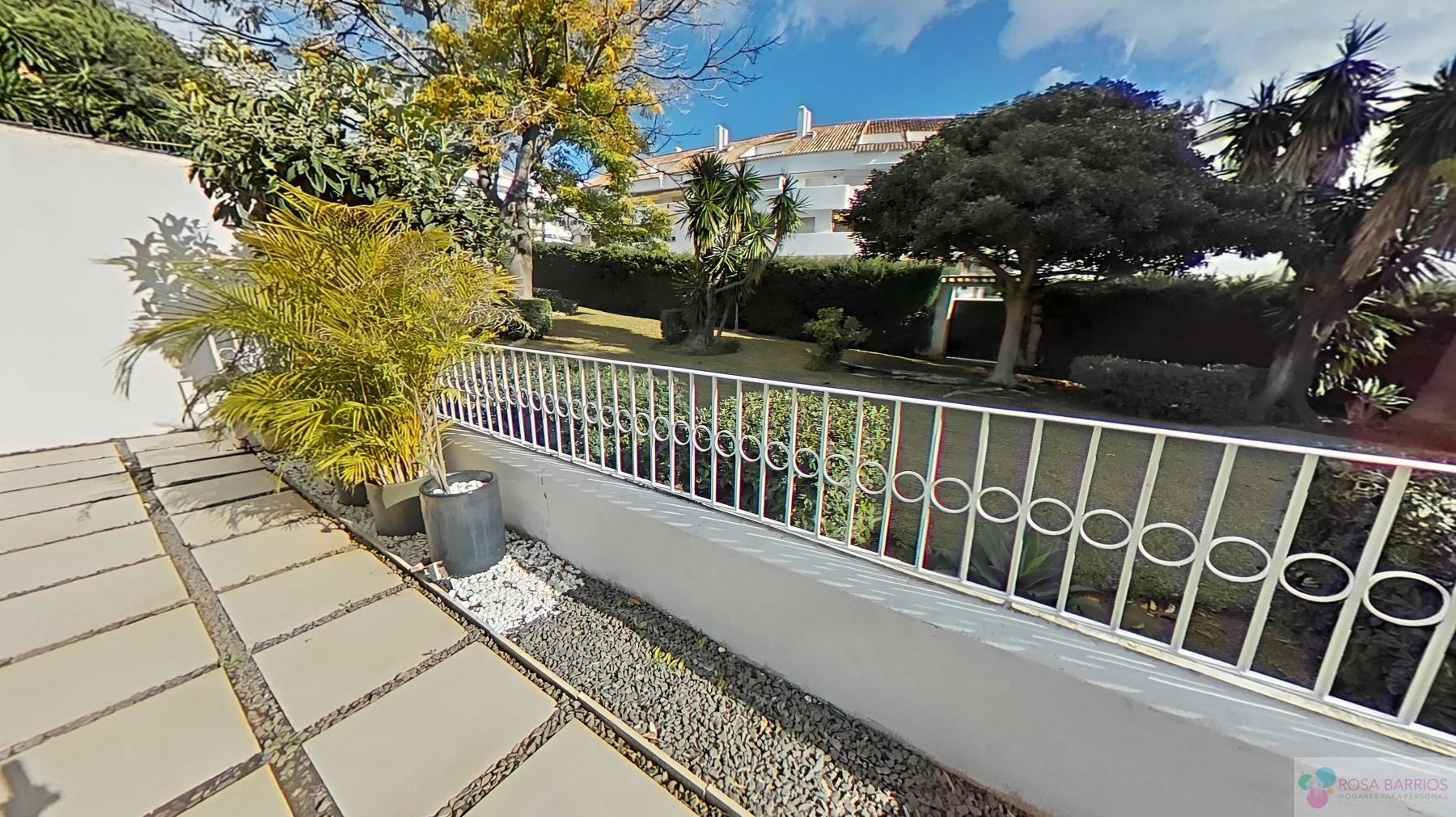 For sale of house in Nueva Andalucía