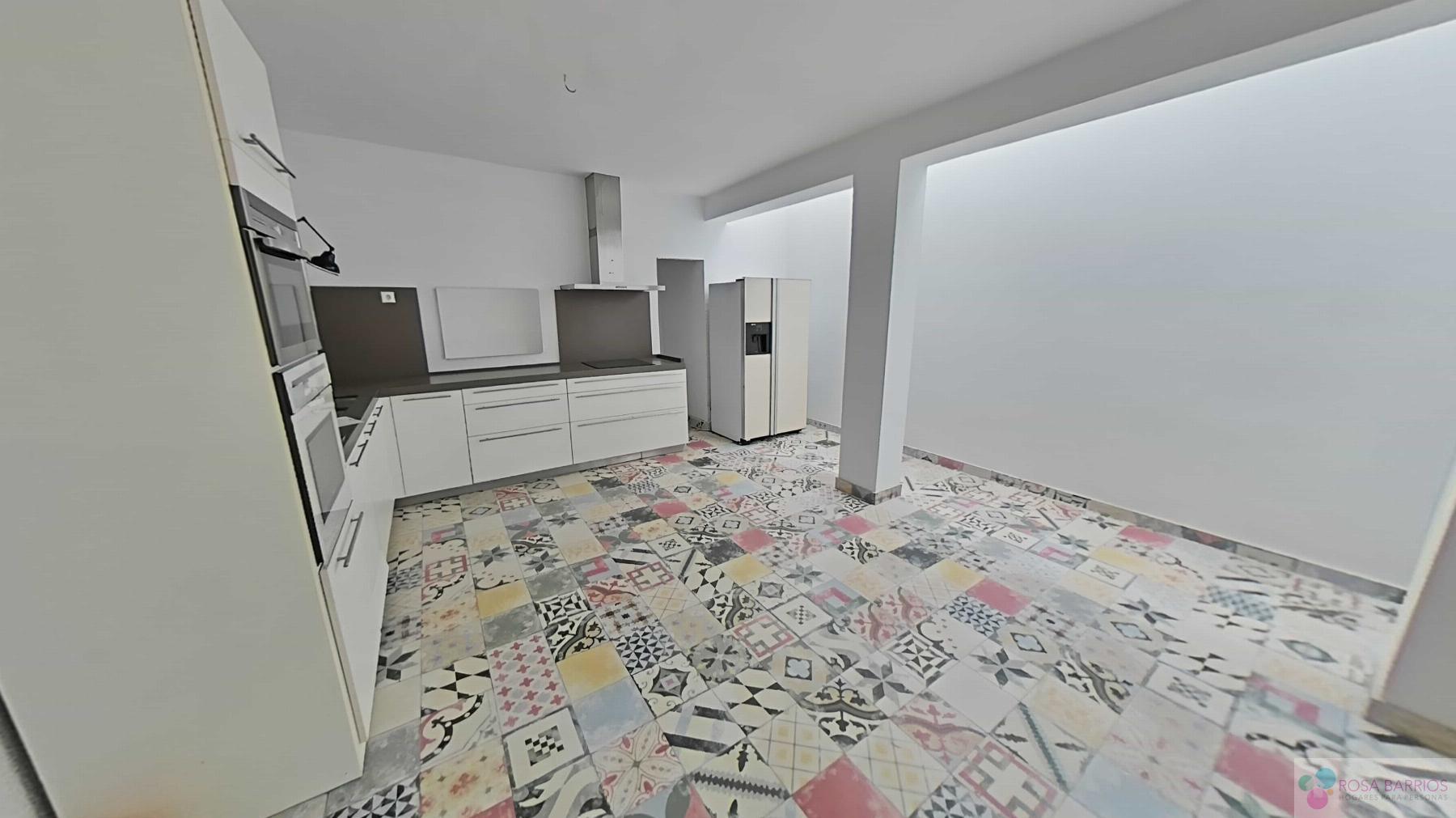 For sale of house in Nueva Andalucía