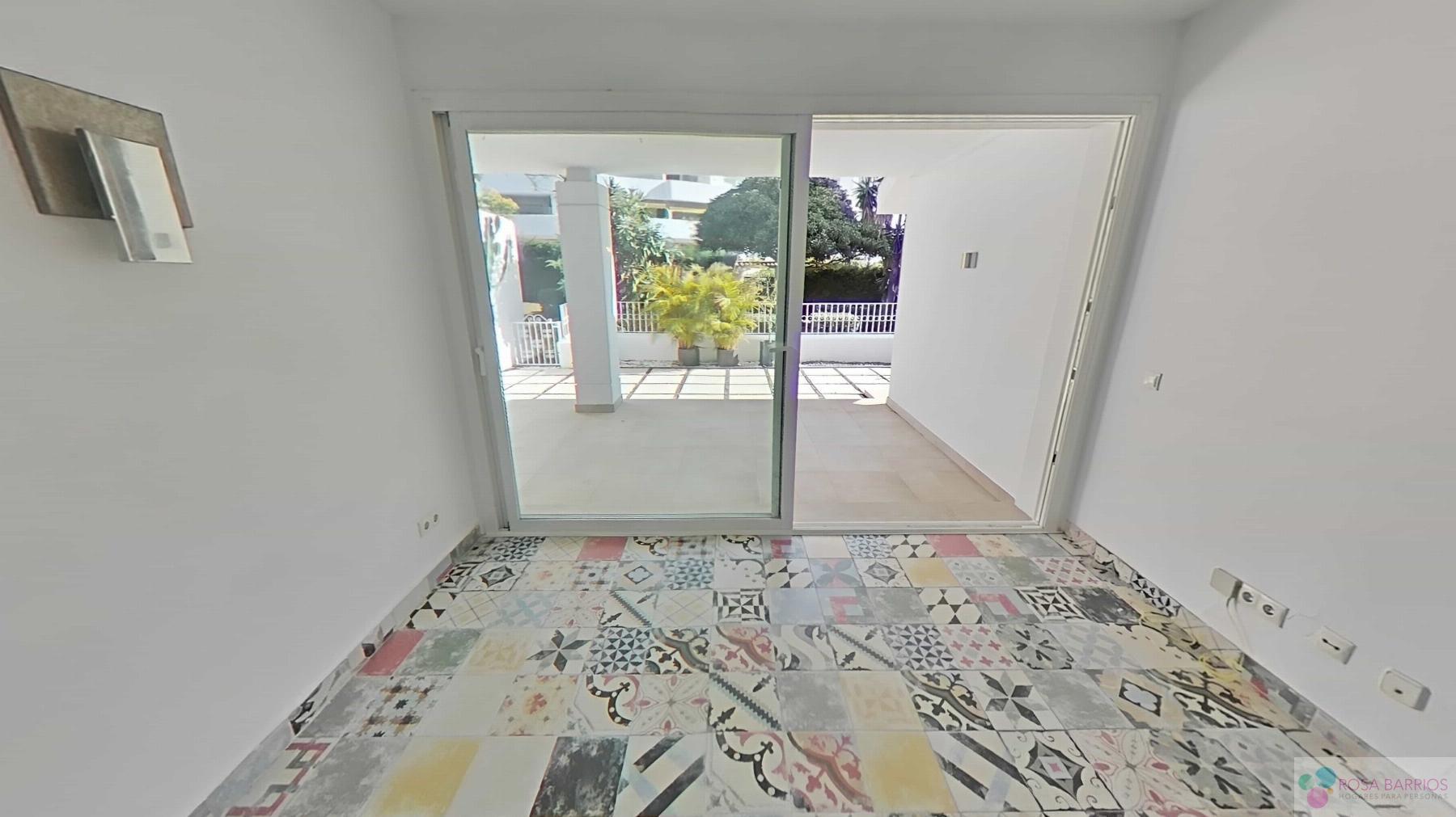 For sale of house in Nueva Andalucía