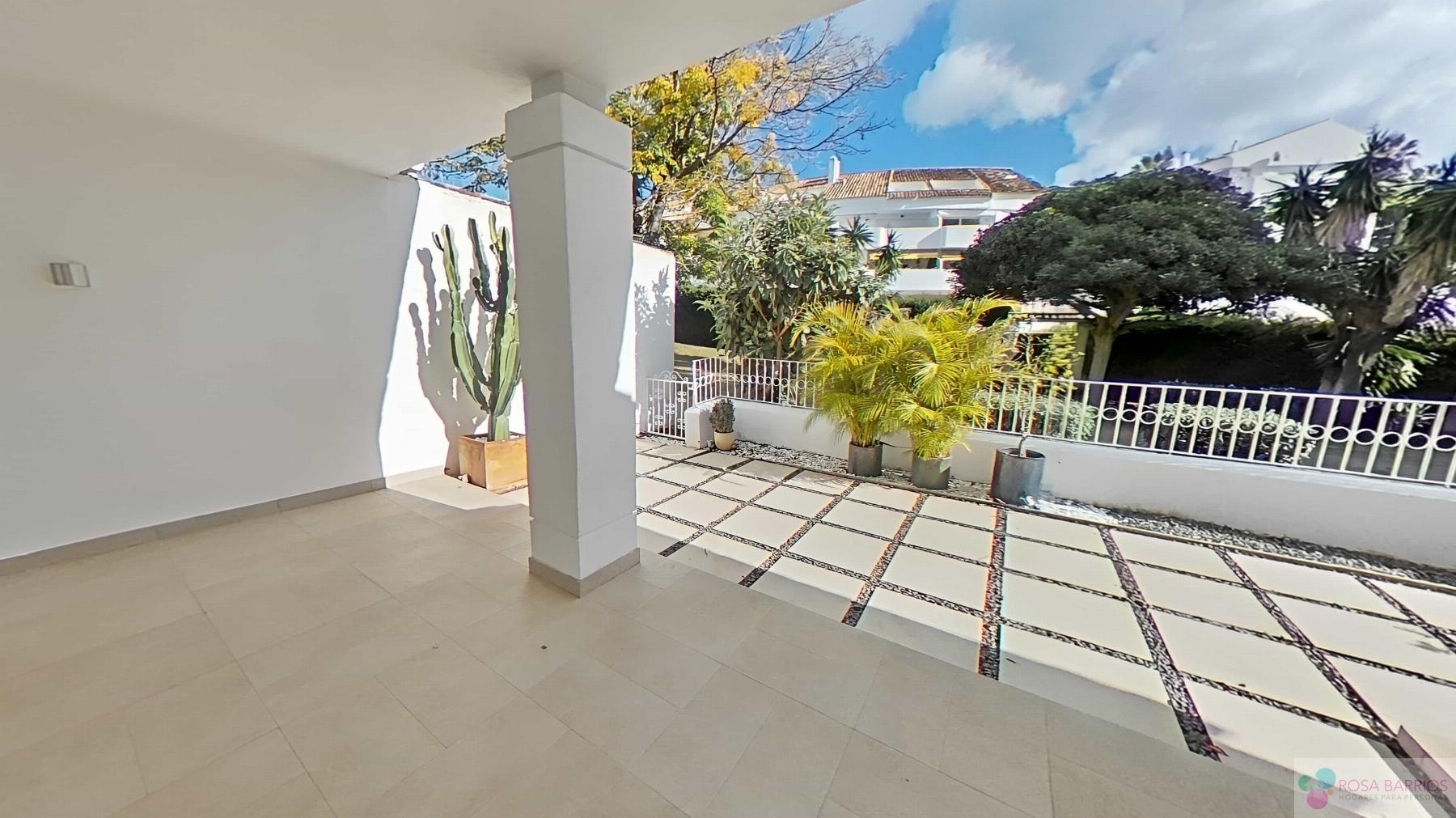For sale of house in Nueva Andalucía