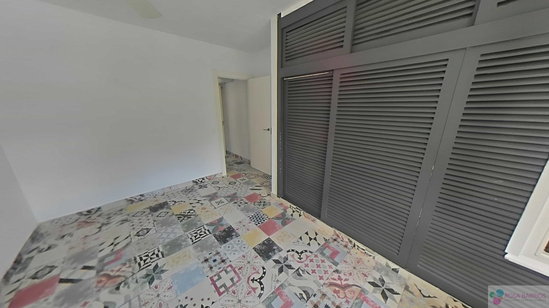 For sale of house in Nueva Andalucía
