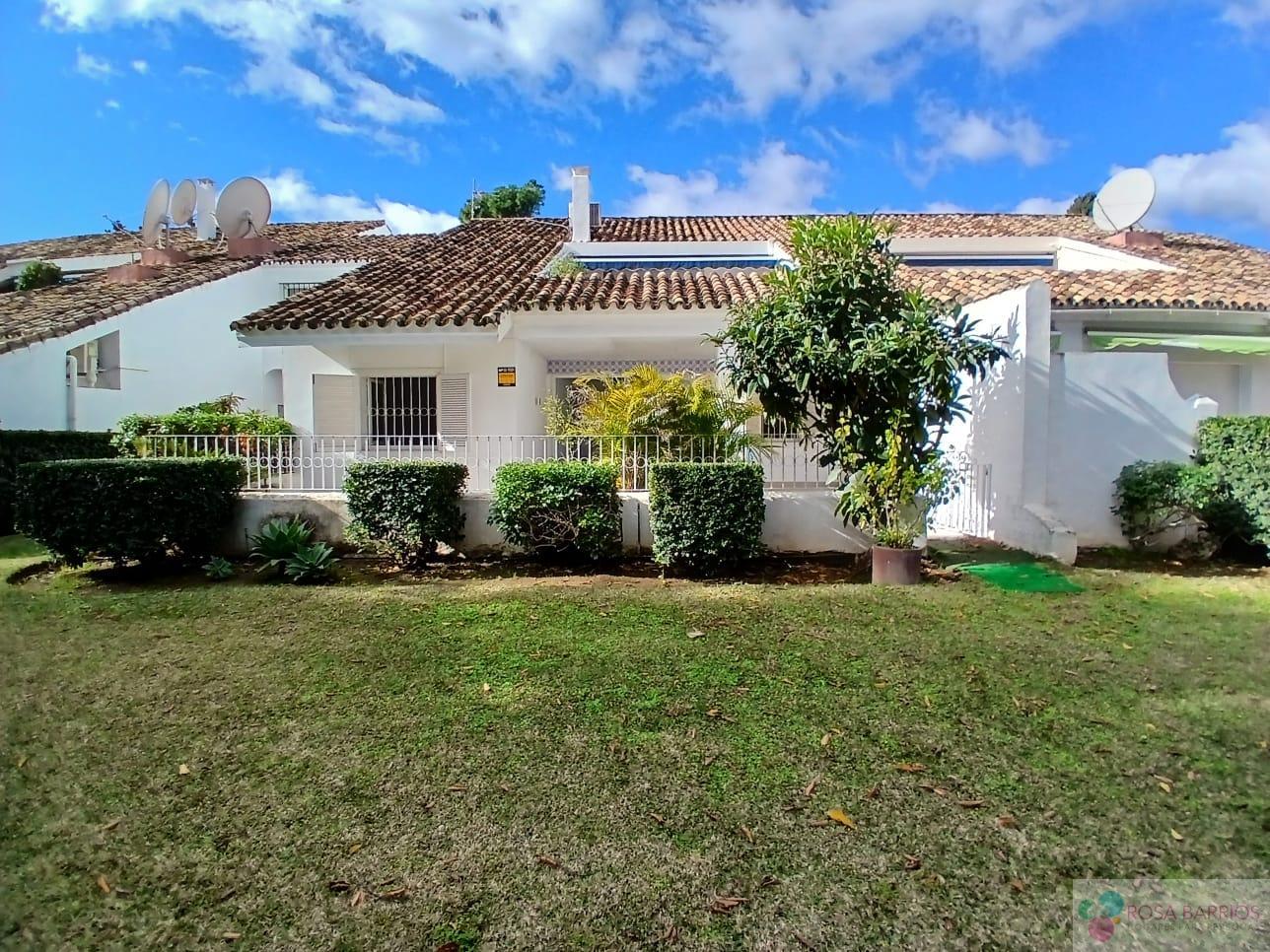For sale of house in Nueva Andalucía