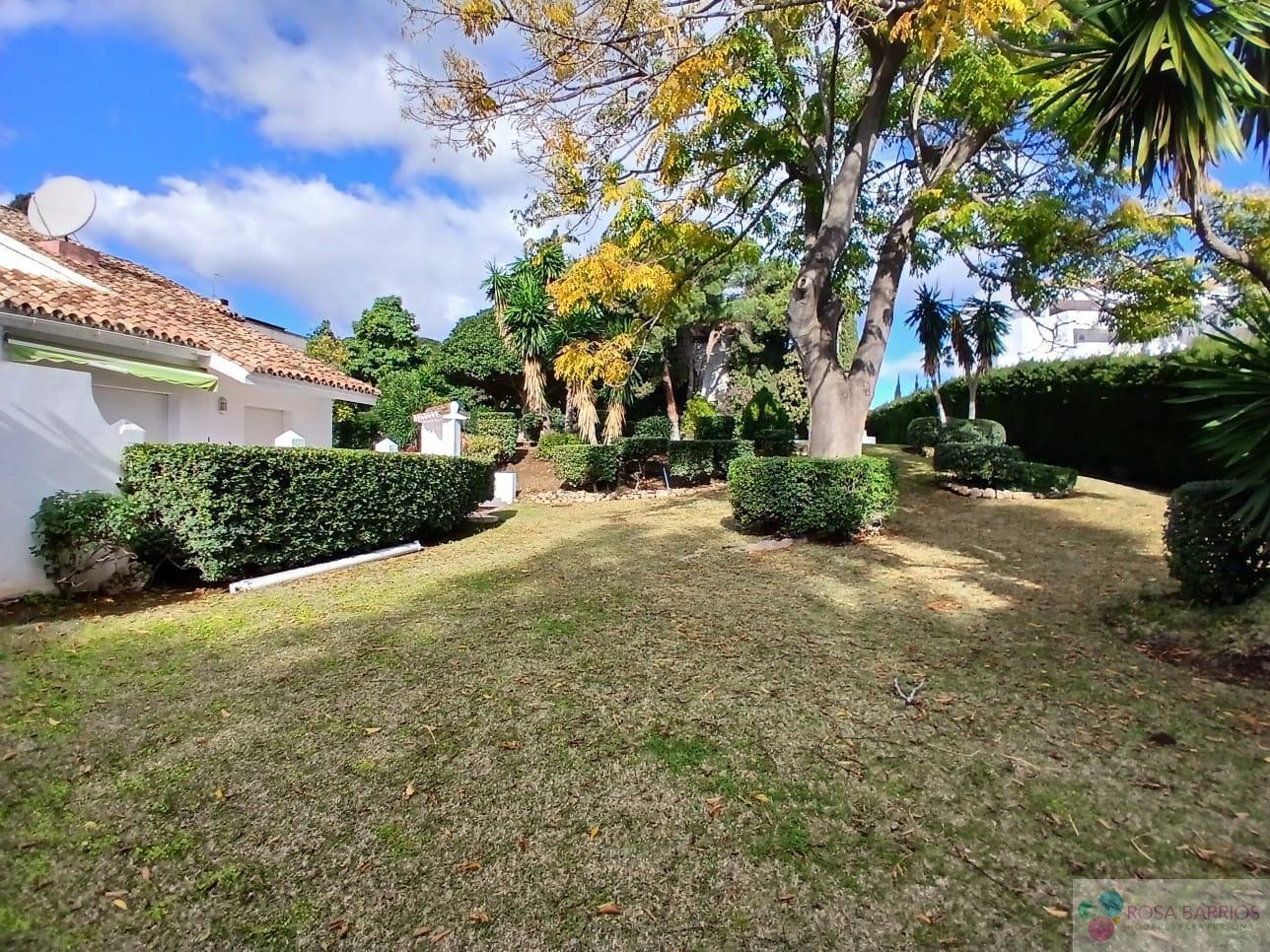 For sale of house in Nueva Andalucía
