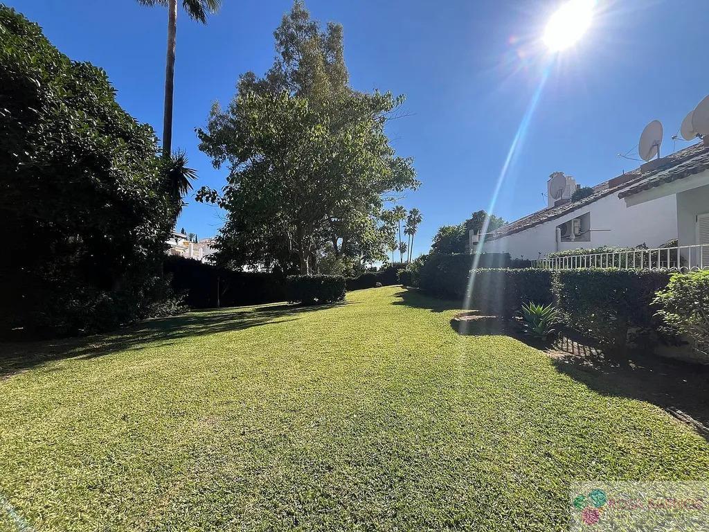 For sale of house in Nueva Andalucía