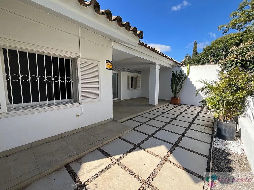 For sale of house in Nueva Andalucía