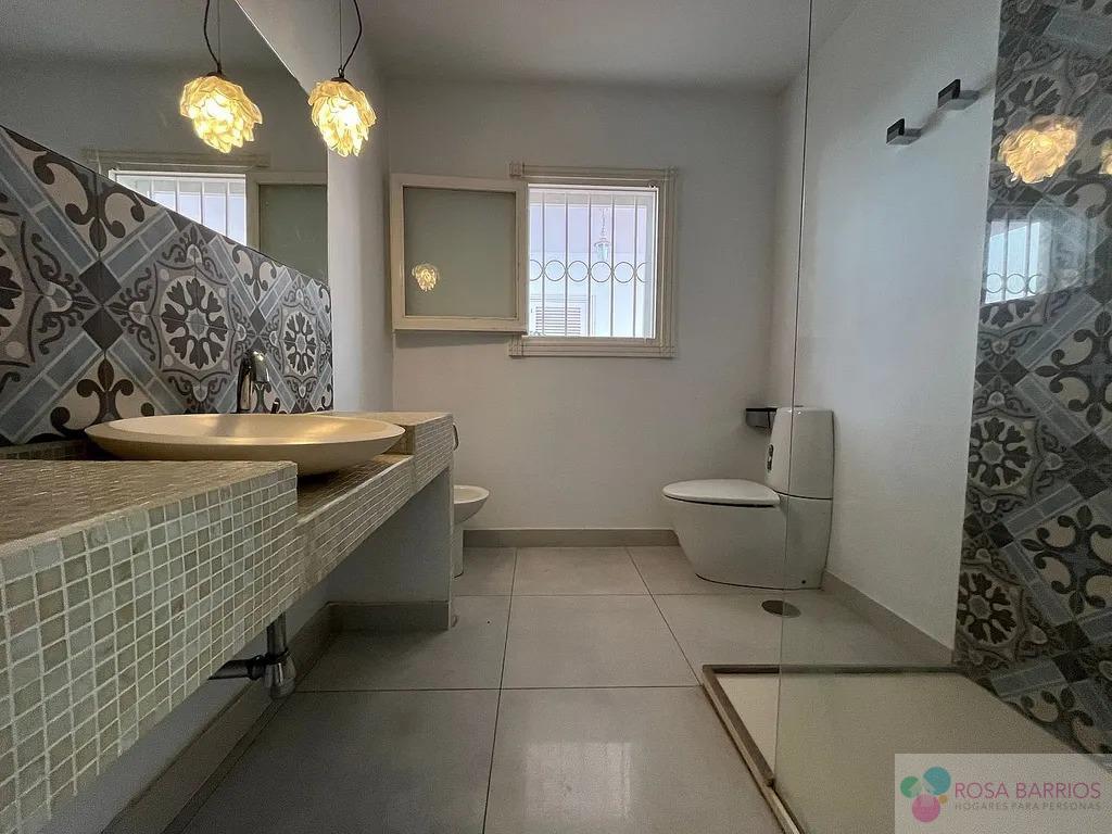 For sale of house in Nueva Andalucía