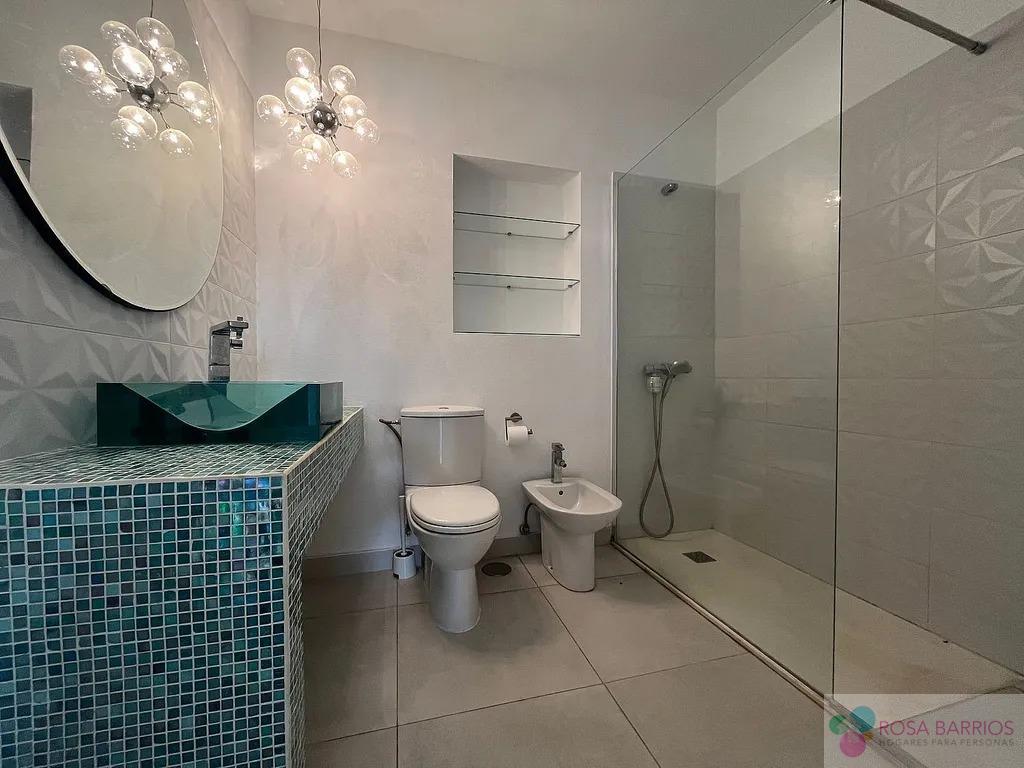 For sale of house in Nueva Andalucía