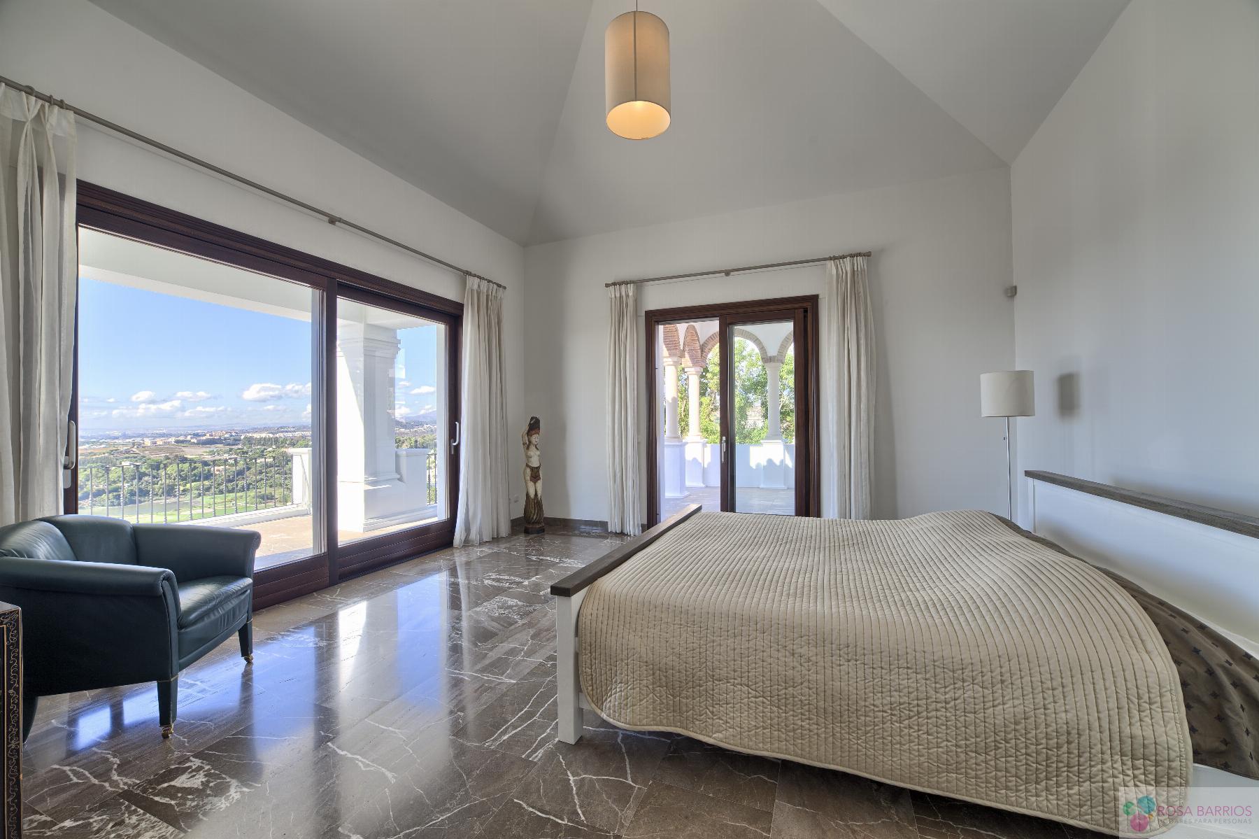 For sale of villa in Benahavís