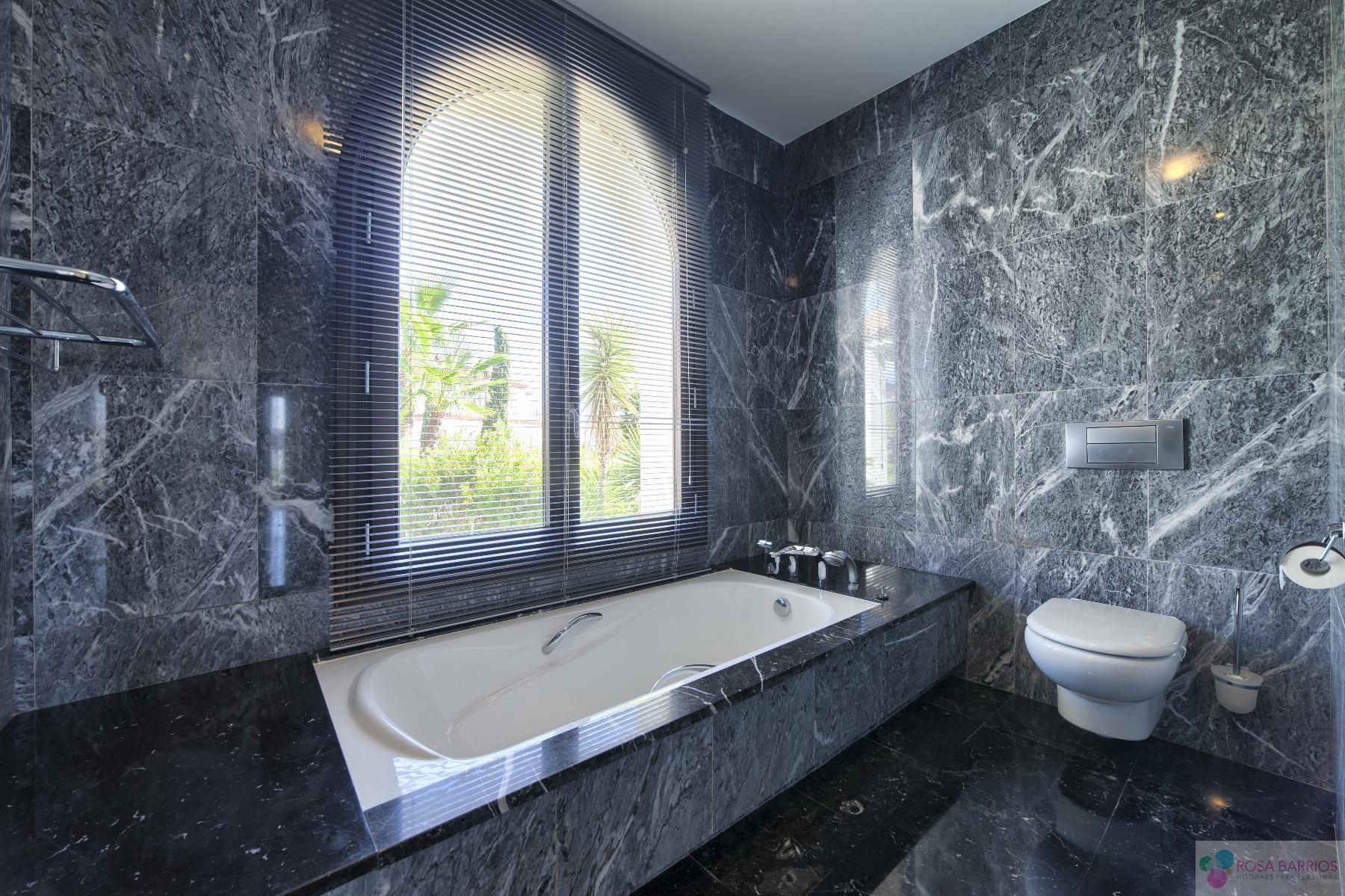 For sale of villa in Benahavís