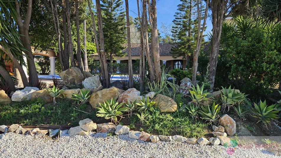 For sale of hotel in Manilva
