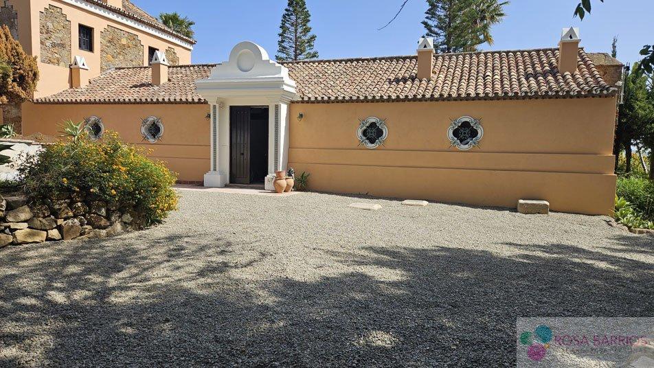 For sale of hotel in Manilva
