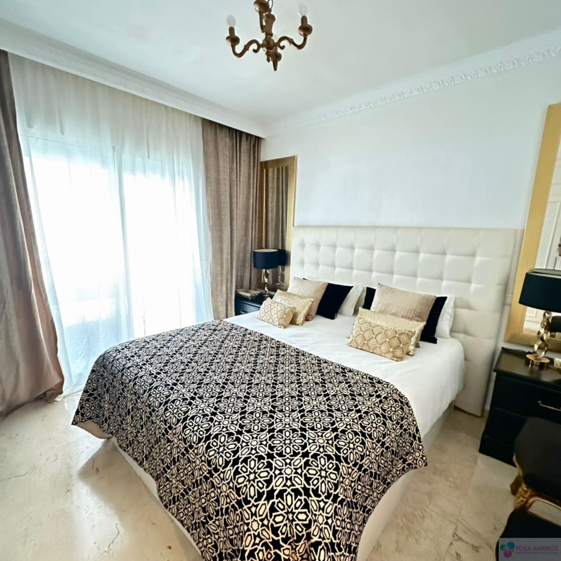 For sale of flat in San Pedro de Alcántara