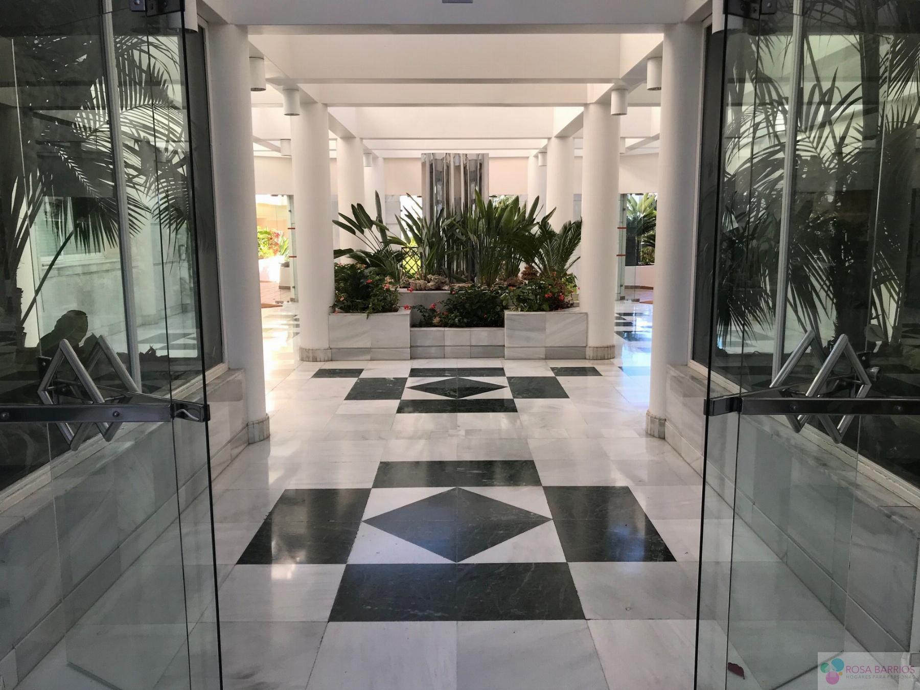 For sale of flat in San Pedro de Alcántara