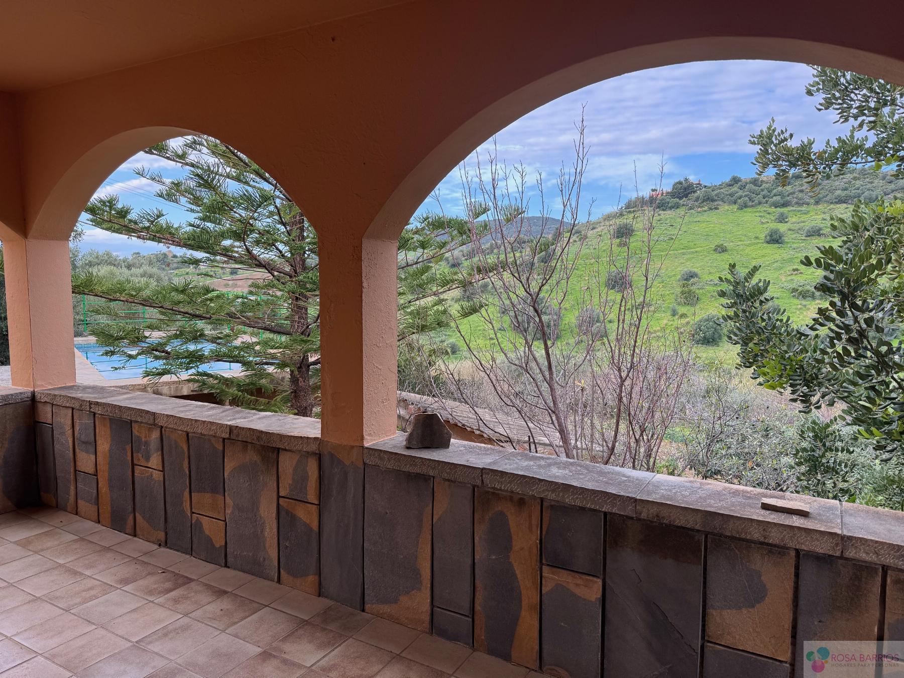For sale of chalet in Estepona