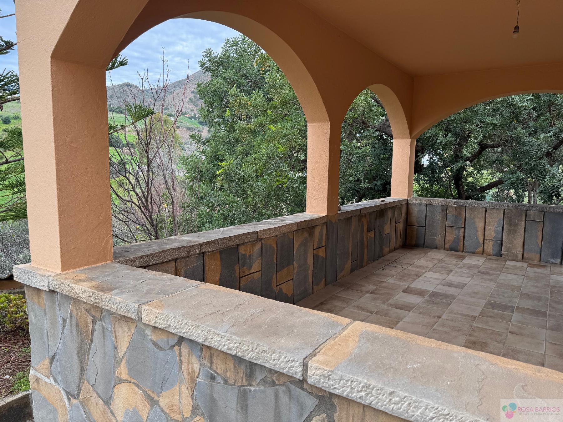 For sale of chalet in Estepona
