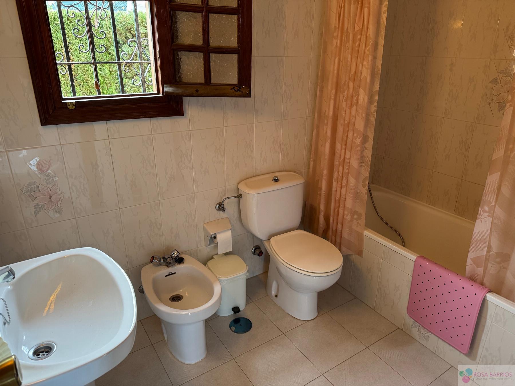 For sale of chalet in Estepona
