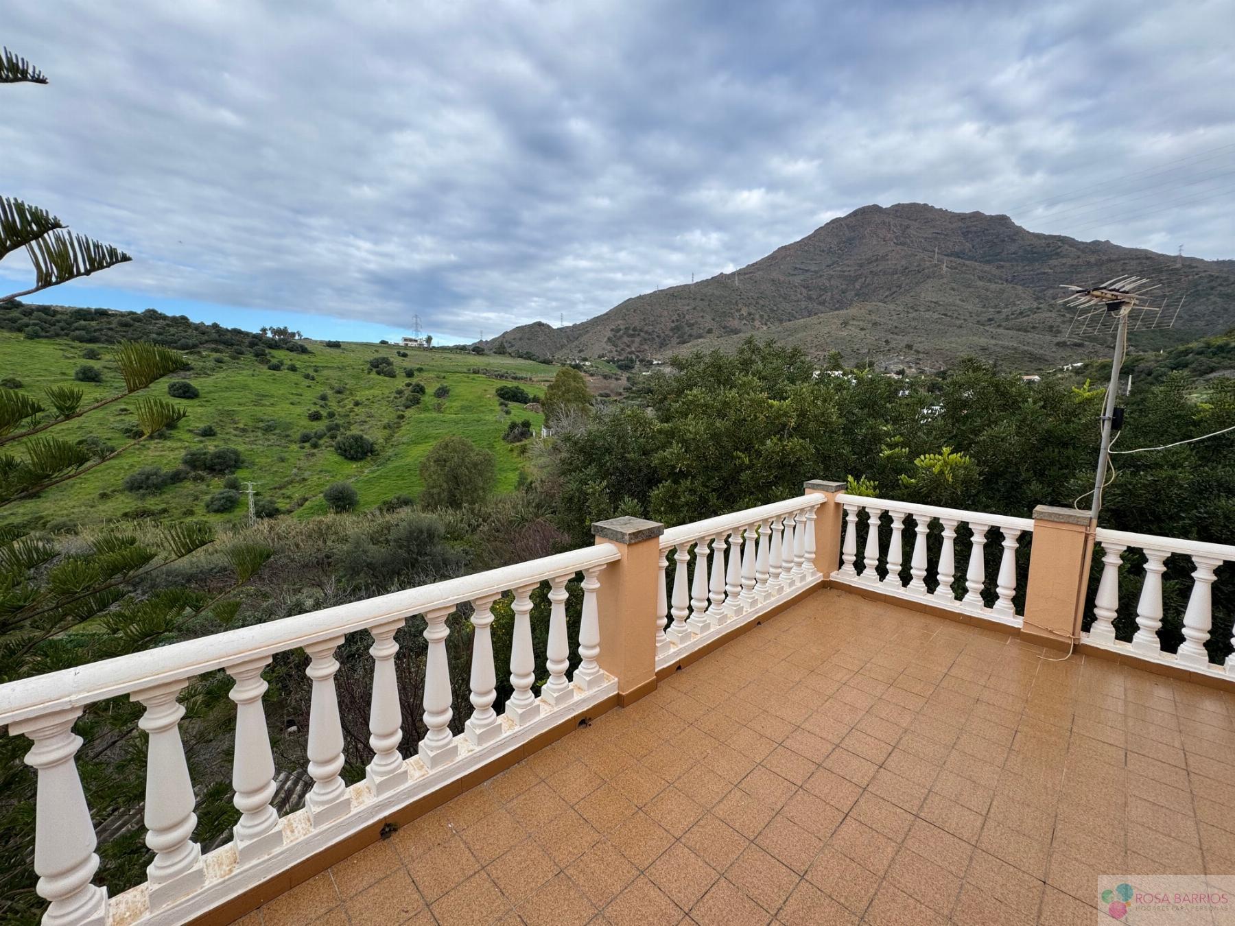For sale of chalet in Estepona