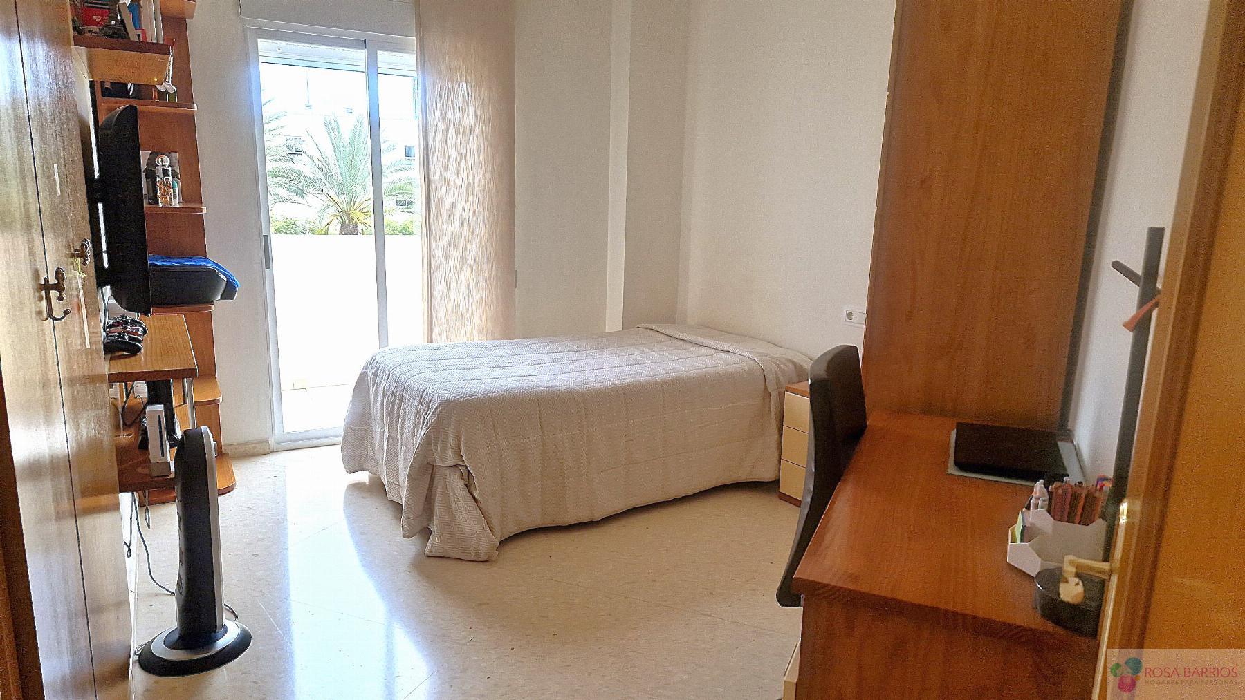 For sale of penthouse in Estepona