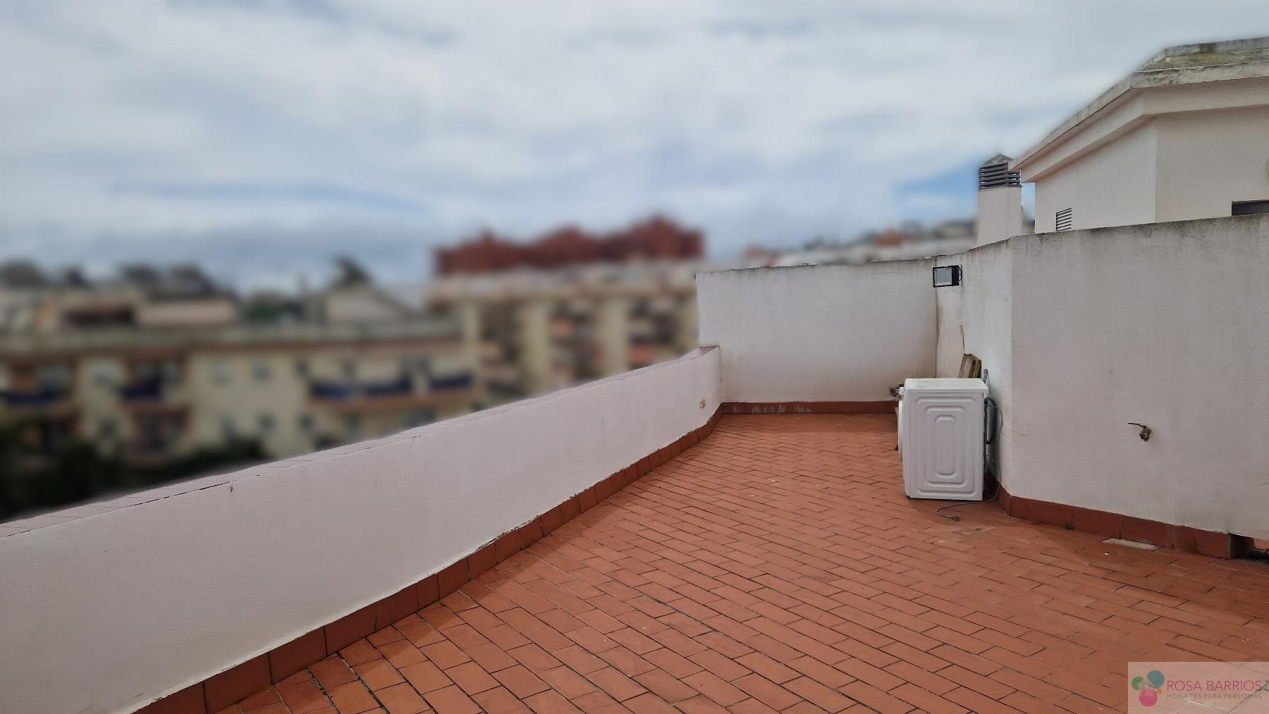 For sale of penthouse in Estepona