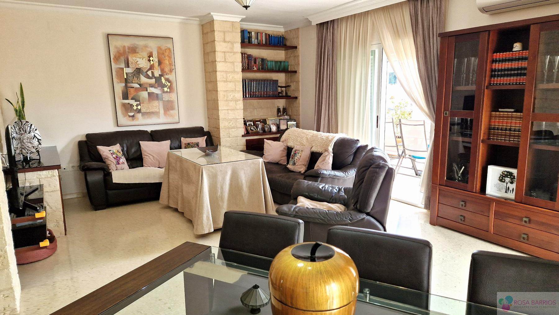 For sale of penthouse in Estepona