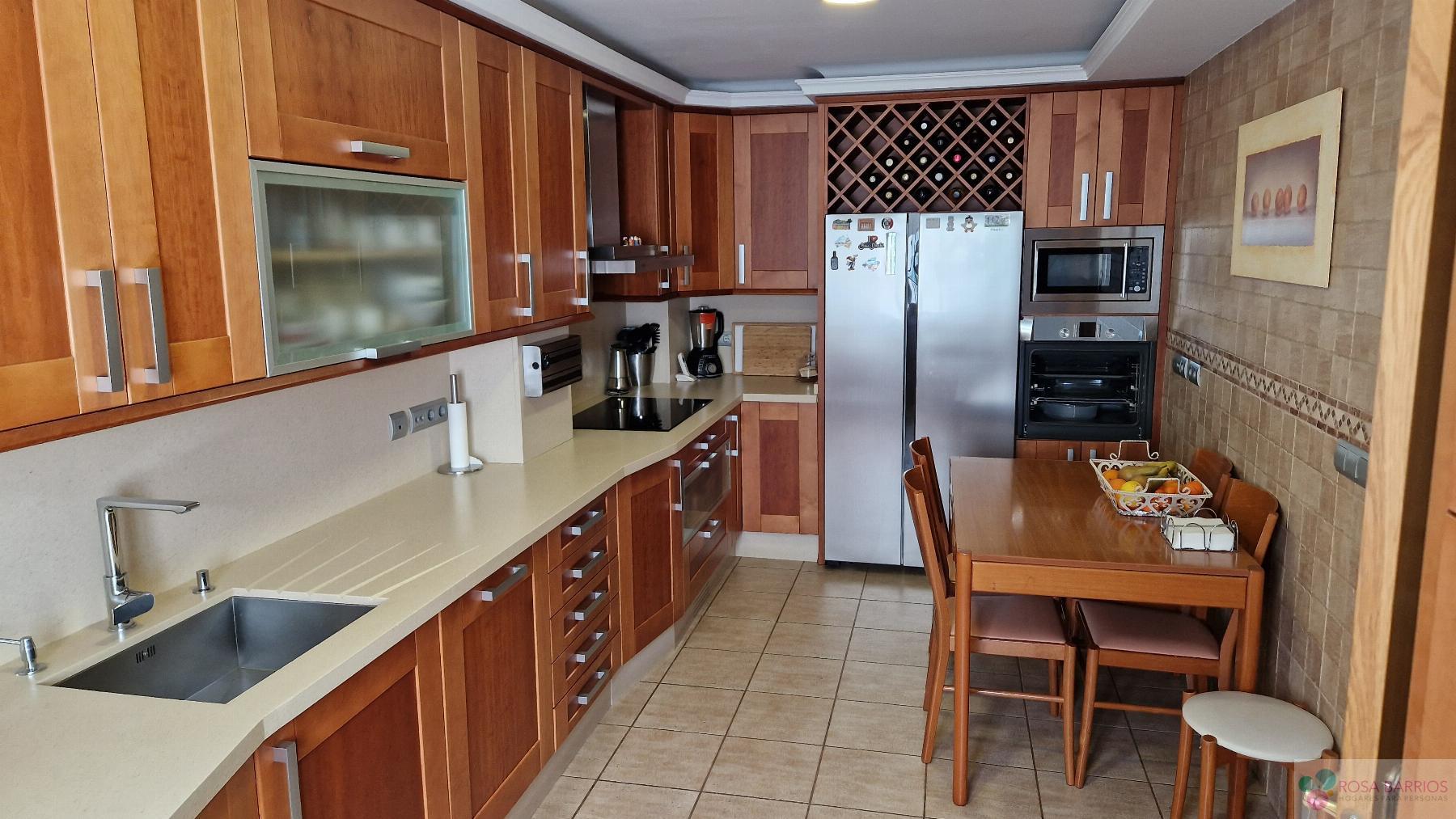 For sale of penthouse in Estepona
