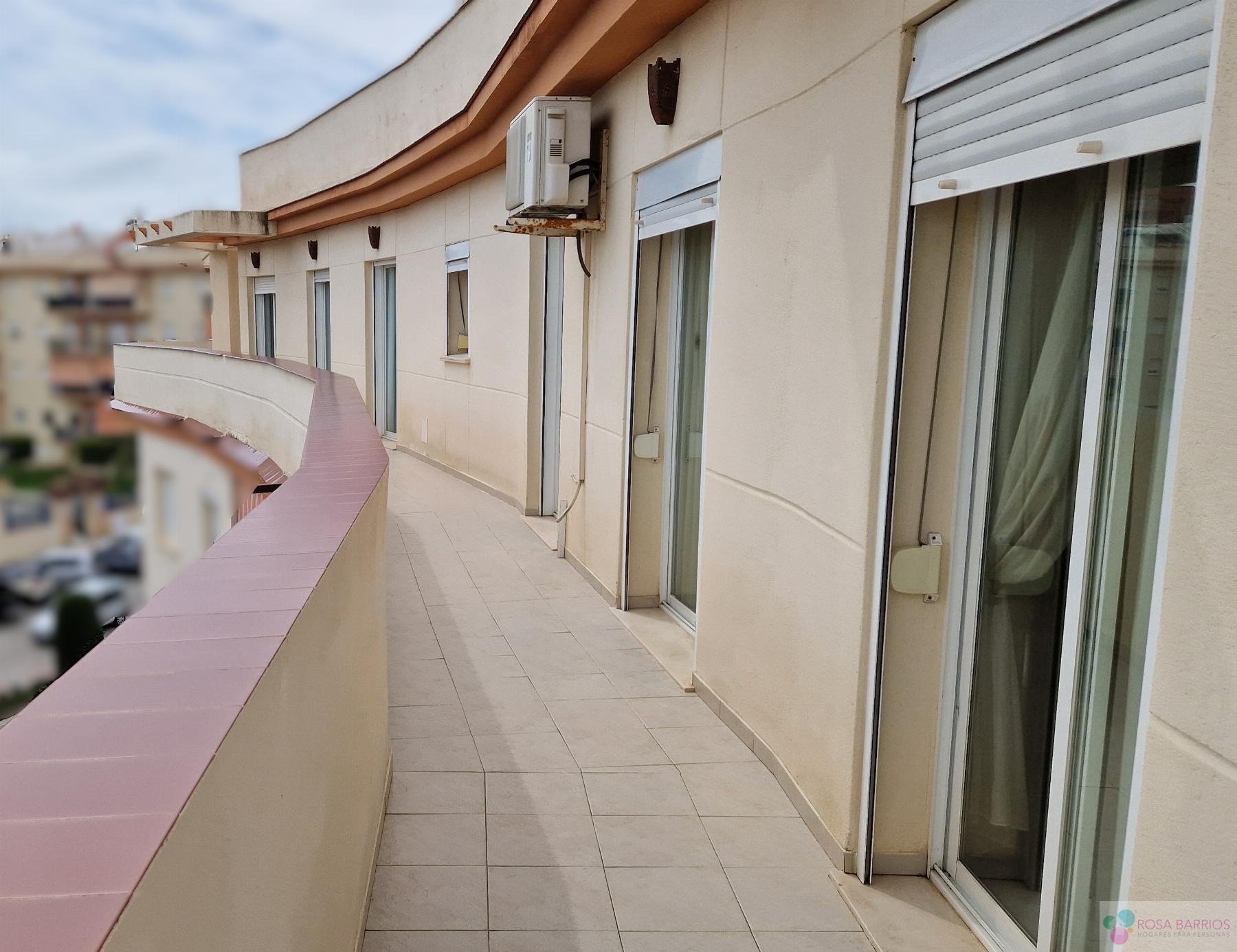 For sale of penthouse in Estepona