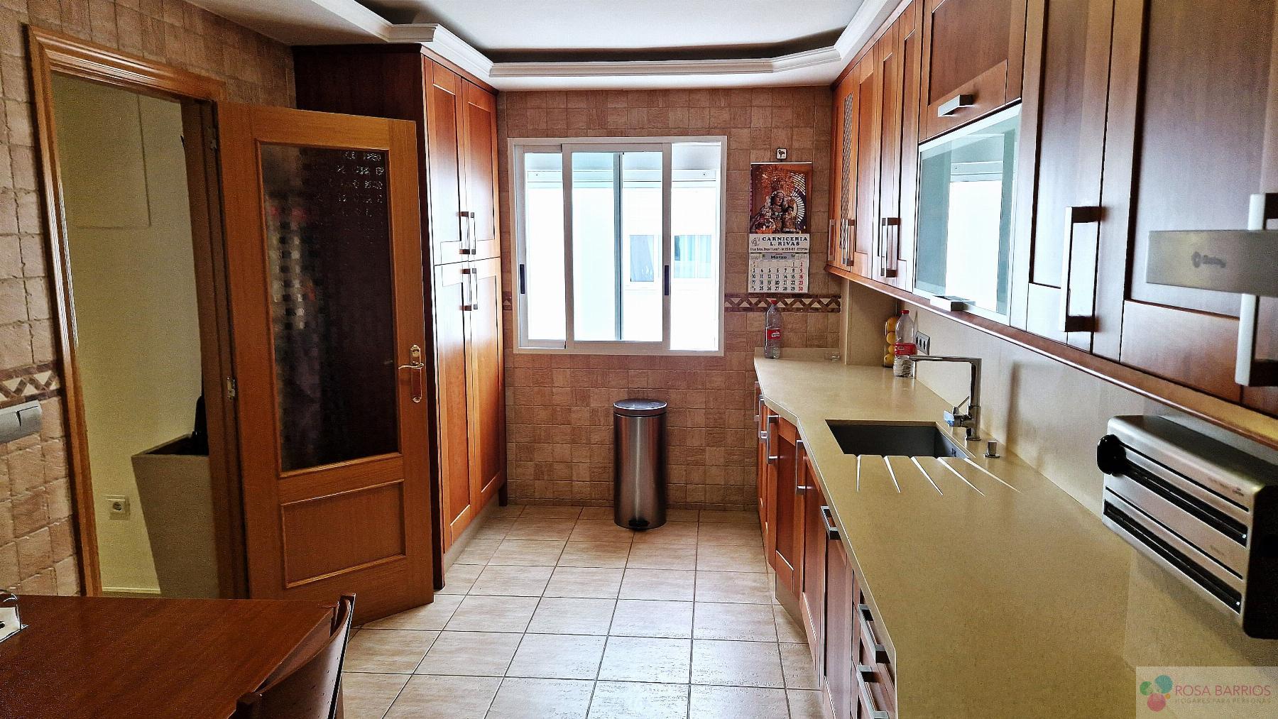 For sale of penthouse in Estepona