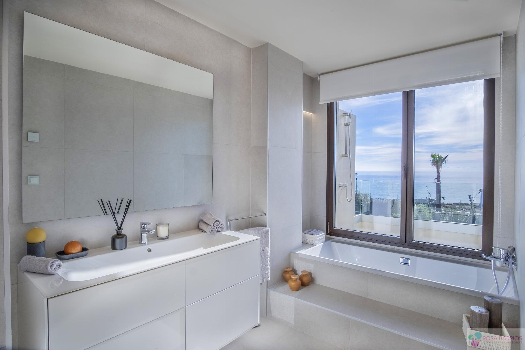 For sale of villa in Estepona